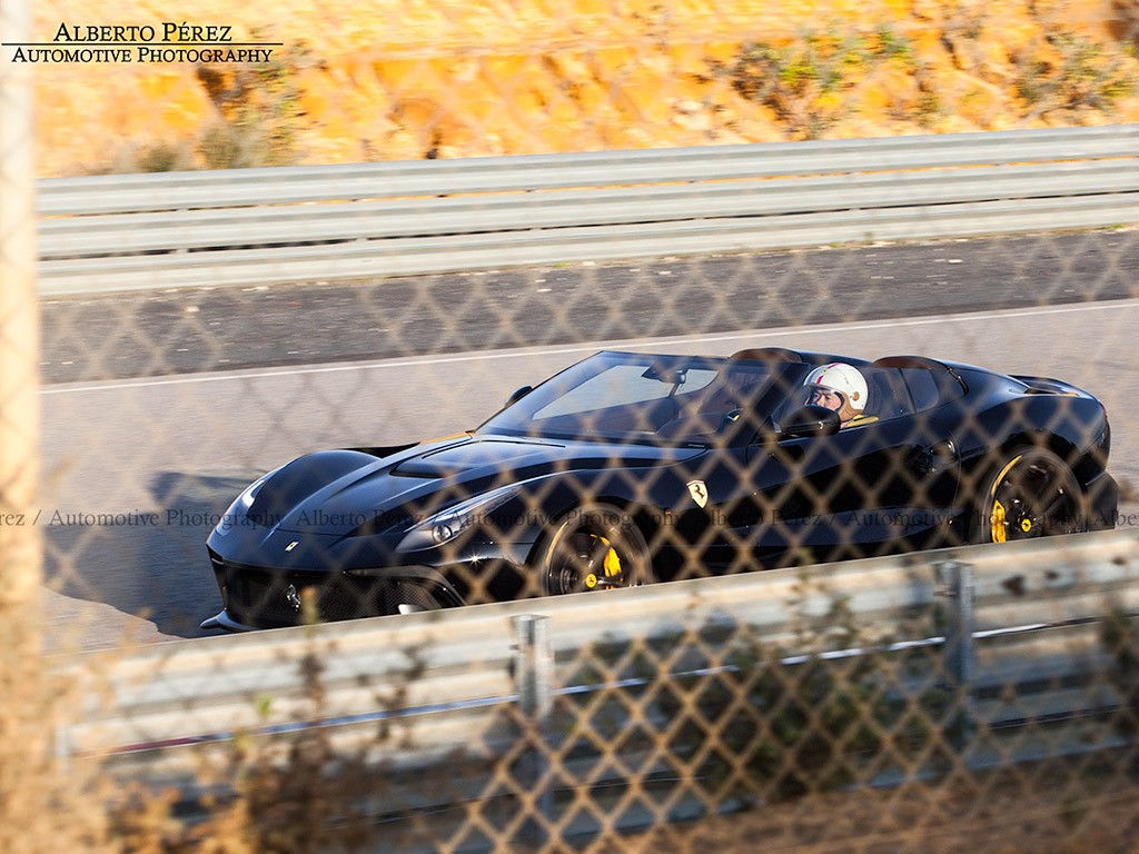 Wallpaper #e0D-MJMBJhL2WPbam8RI286 Avistado Un Ferrari F12 Trs Negro En El Circuito De Monteblanco