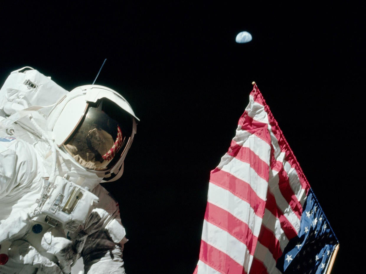 Wallpaper #e2eE_JIBSpphPi3-ZZiW146 50 Photos Taken on the Moon Cbs News