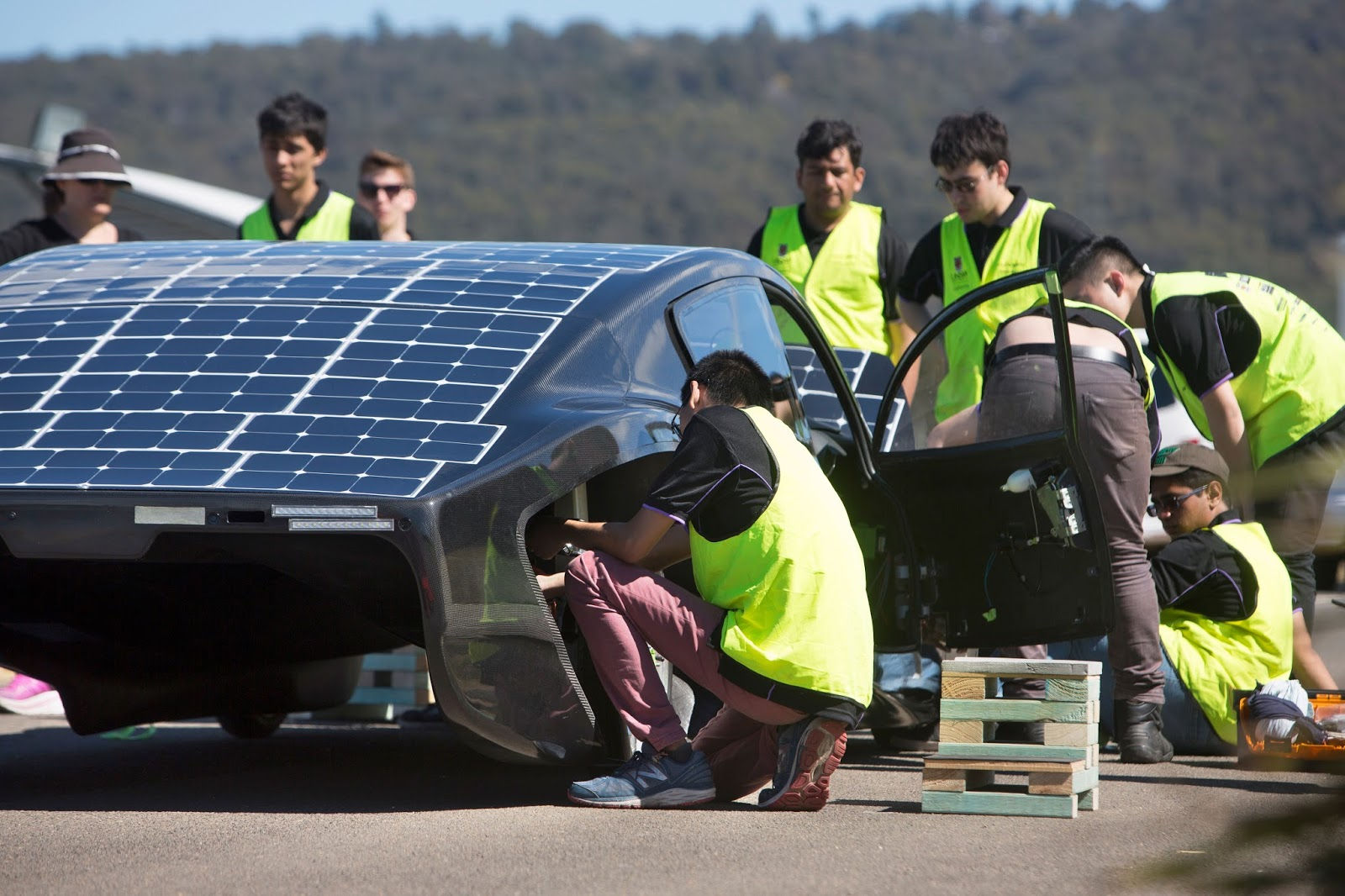 Wallpaper #hWcV-JIBSpphPi3-5Ii9180 Solar Powered Car Breaks Efficiency Record Travels 4100 Km for 50