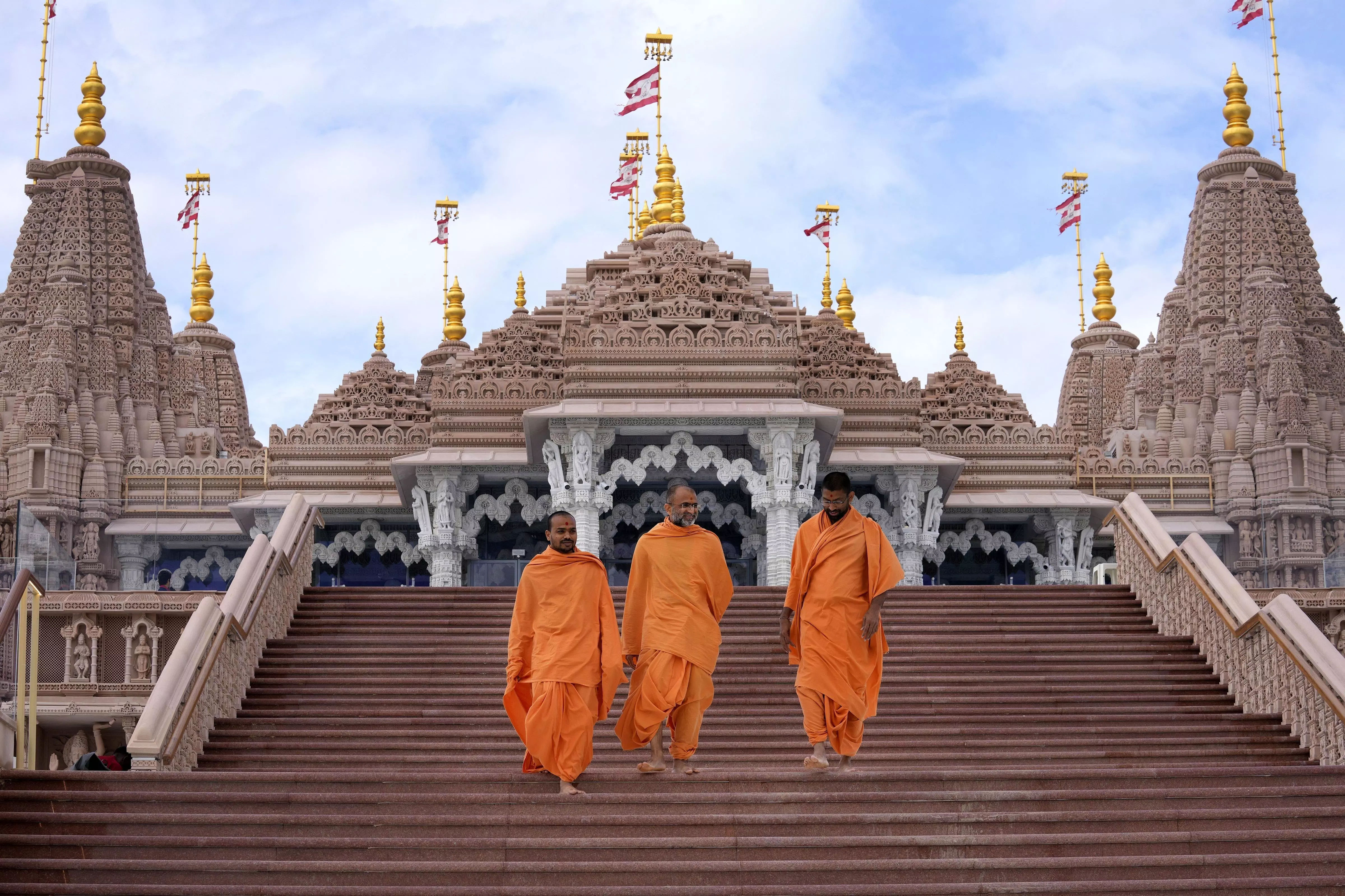 Wallpaper #8miYGpMBSpphPi3-dBwa218 First Stone Built Hindu Temple in the Middle East Rises in the Uae