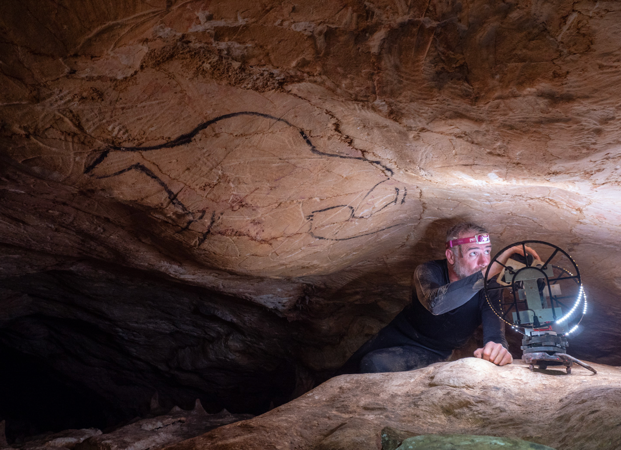 Wallpaper #6lZ8eJcBsd6xcFiEm9rx166 The Race to Document Prehistoric Art in a Coastal Cave in France