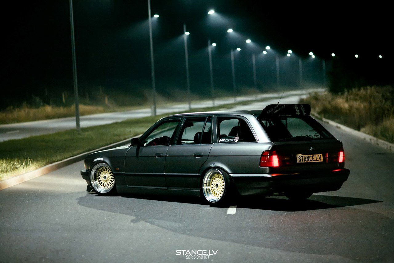Wallpaper #CRnwEY8BtGB6xQ78MGPy34 Low BMW 5 Touring E34