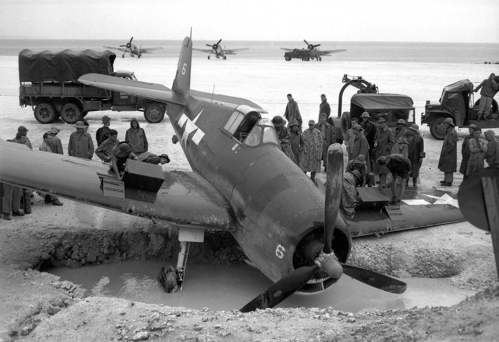 Wallpaper #3h21K5MBlOZrFDOkrMcw231 Asisbiz Grumman F6f 5 Hellcat Vf 33 White 6 Taxing Mishap at Barakoma