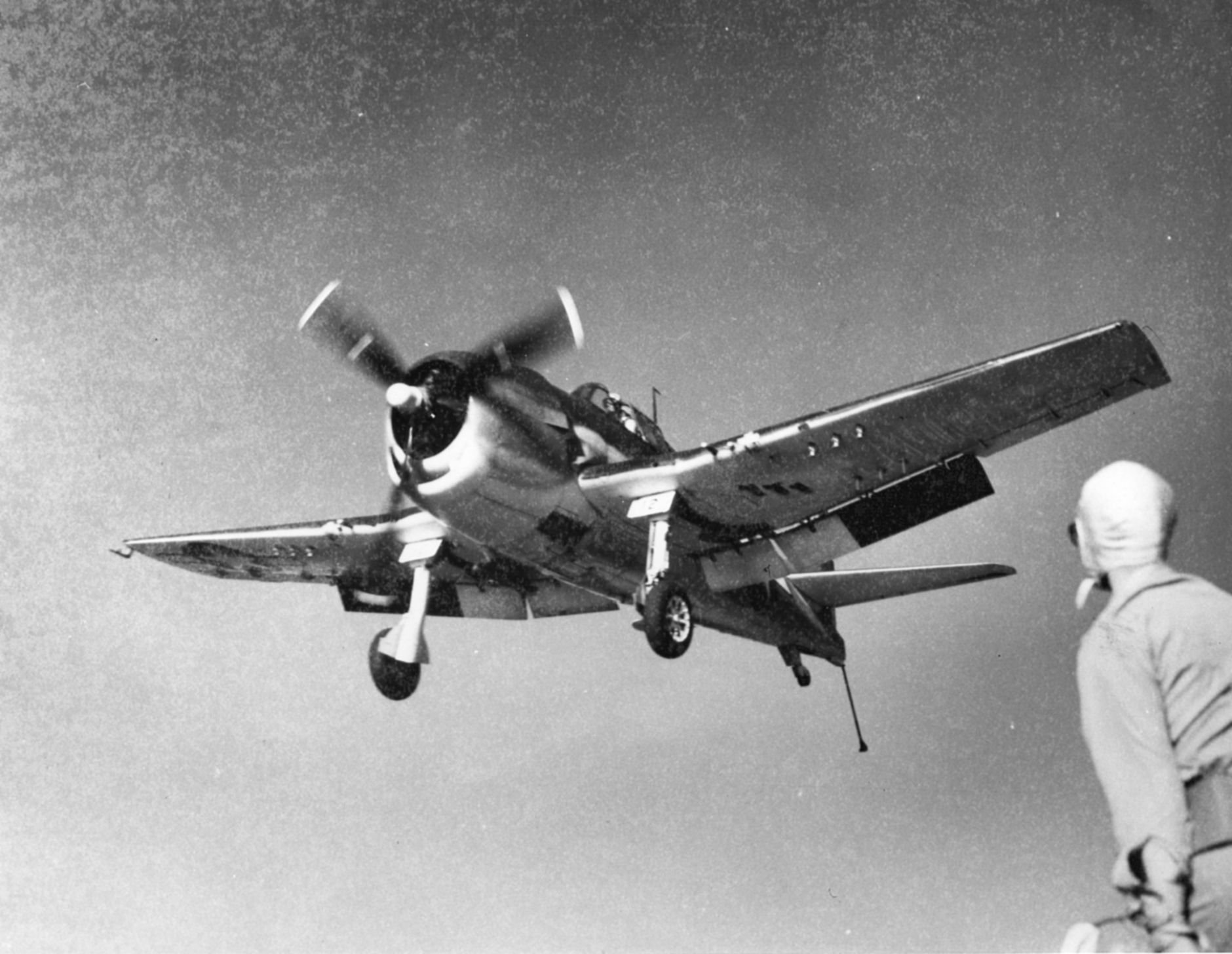 Wallpaper #3h21K5MBlOZrFDOkrMcw76 Asisbiz Grumman F6f 5 Hellcat Vf 7 Landing Aboard Cv 19 Uss Hancock 01