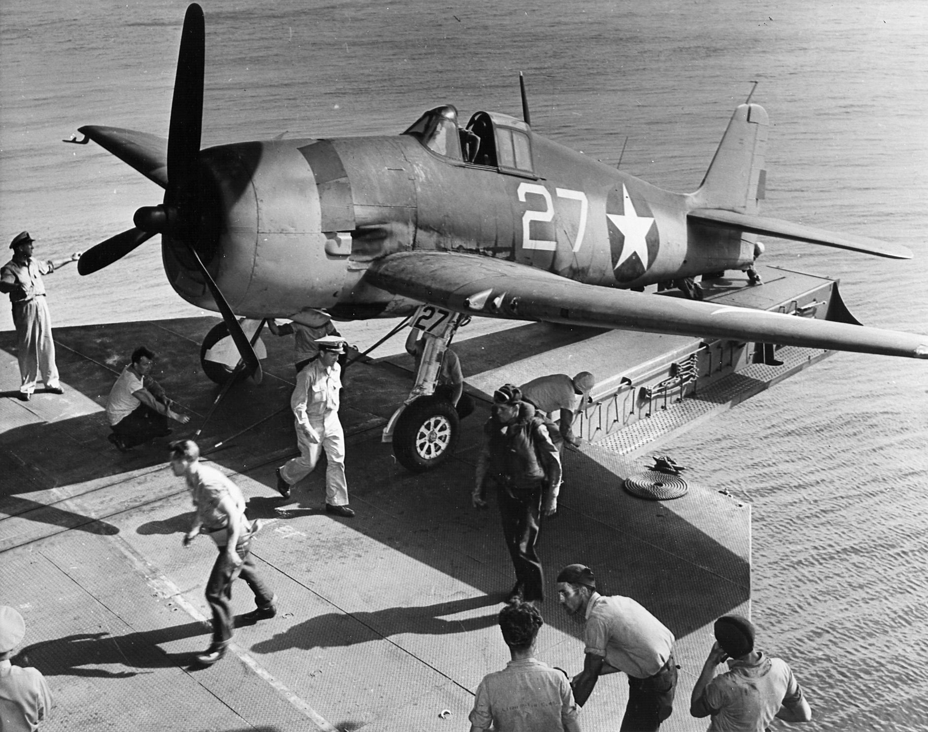 Wallpaper #bn05844Bnwiau_P6mQyr49 Asisbiz Grumman F6f 3 Hellcat Vf 1 White 27 Using the Hangar Deck