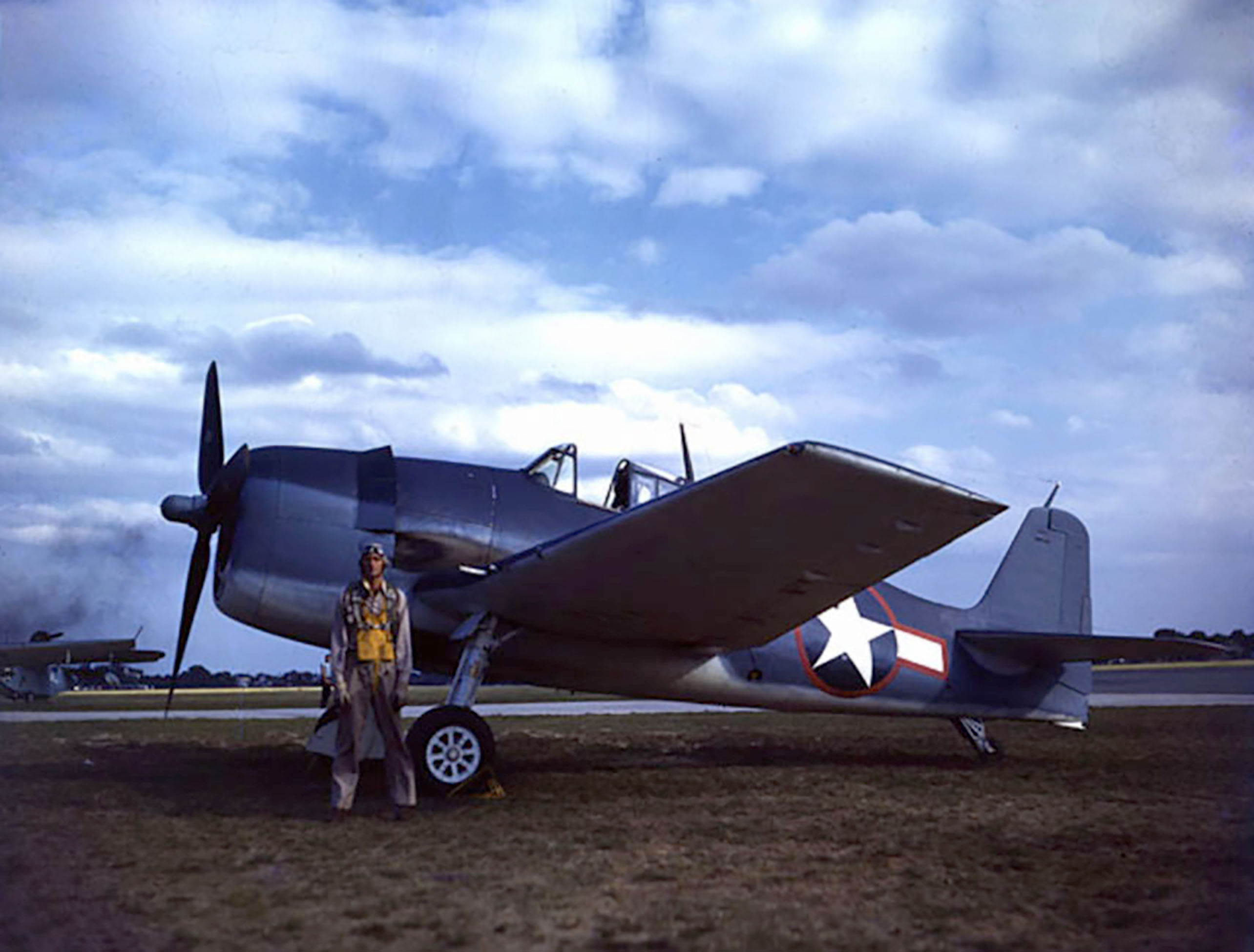 Wallpaper #hrgO15IBJvJKYCmELuEg25 Asisbiz Grumman F6f 3 Hellcat Showing the Early Usn Markings with Pilot