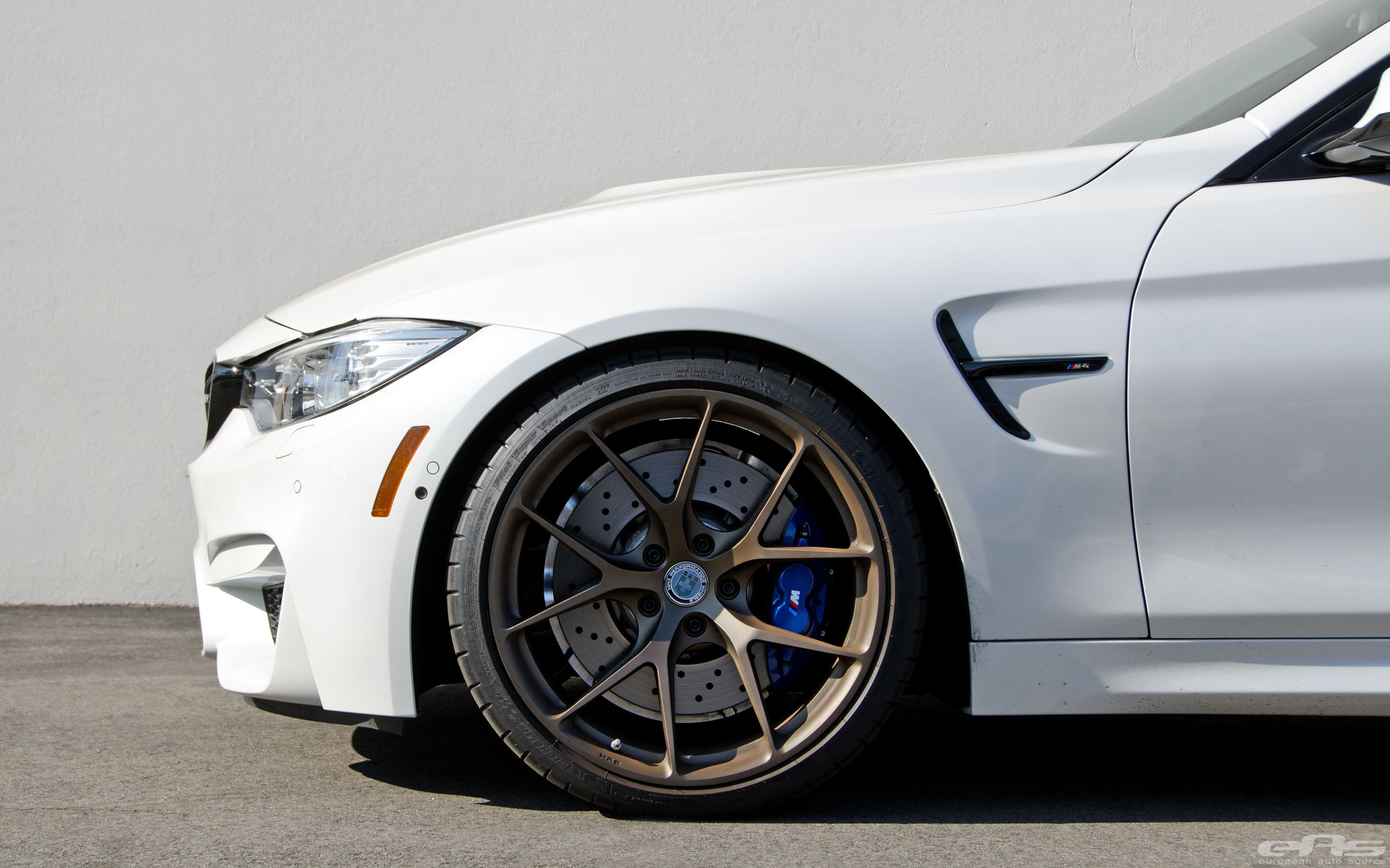 Wallpaper #OV7mMpMBborbLbczmWDO275 Mineral White M4 on Hre P101 Wheels BMW Performance Parts Services