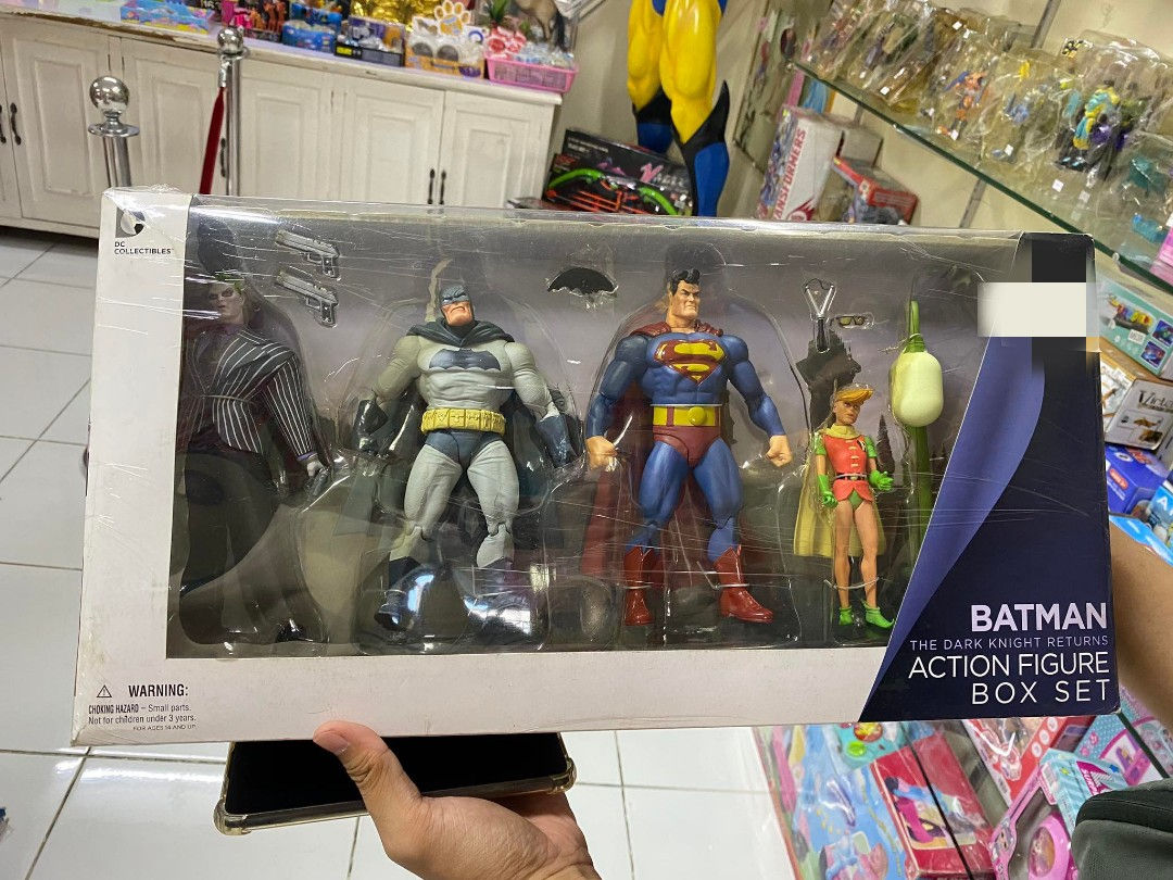 Wallpaper #e-pIVpMBlwTYPL18yQ8_94 Batman the Dark Knight Returns Action Figure Set Box on Carousell