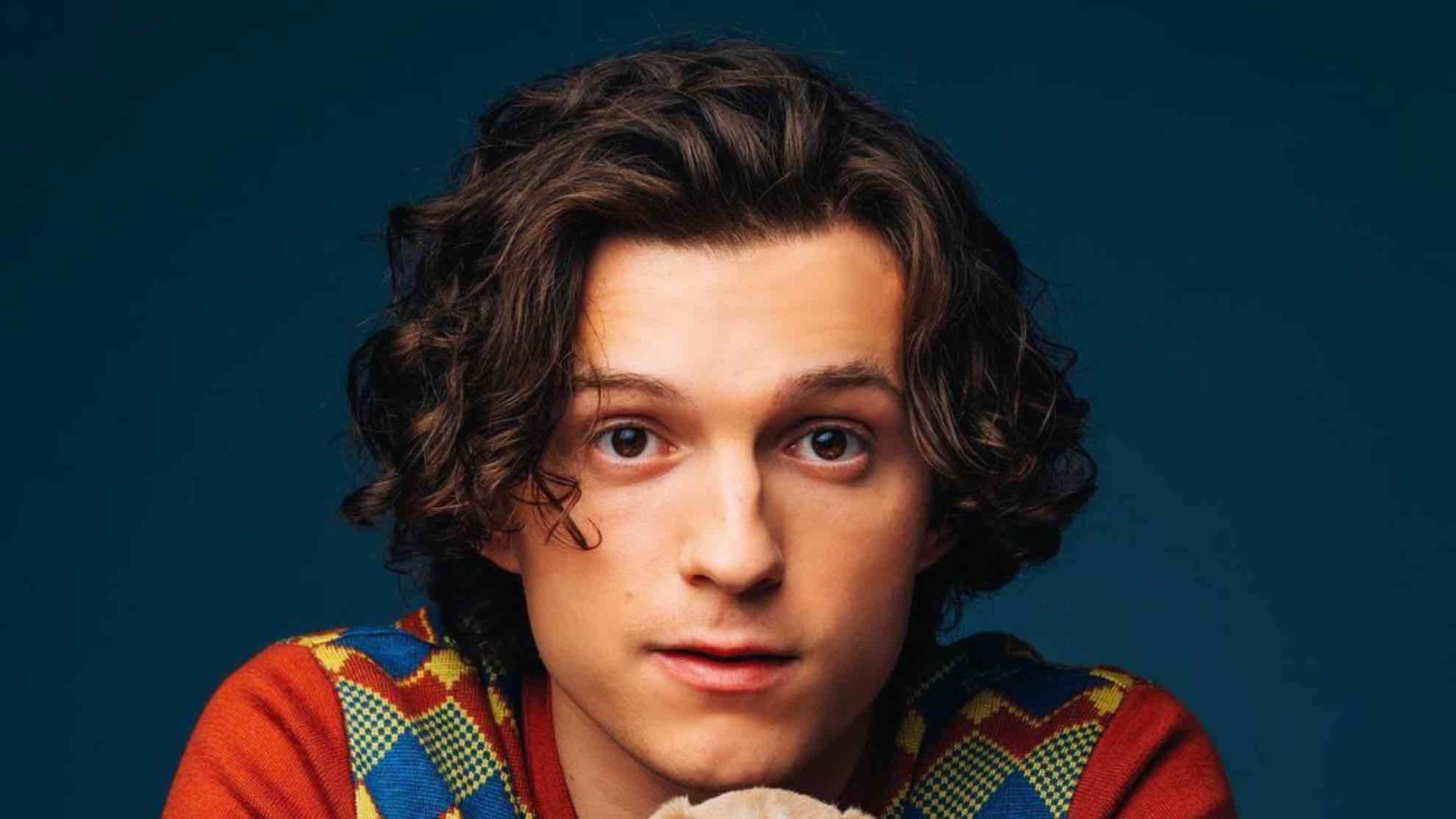 Wallpaper #y3OCho4BFI5NbQksRh-j47 Tom Holland Looking Surprised