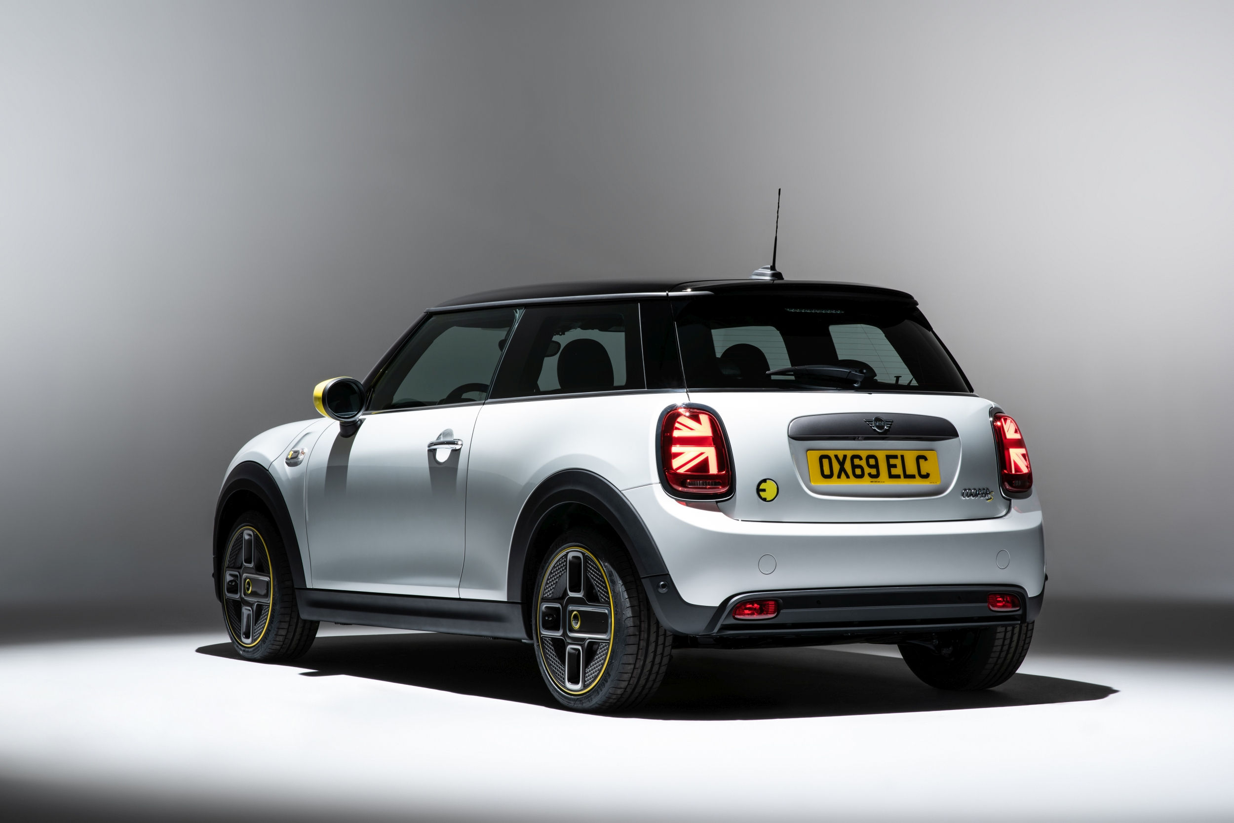 Wallpaper #HxkOM48BtGB6xQ78_Zl522 Cooper Se Minis First Mass Produced 100 Electric Vehicle Soyacincau