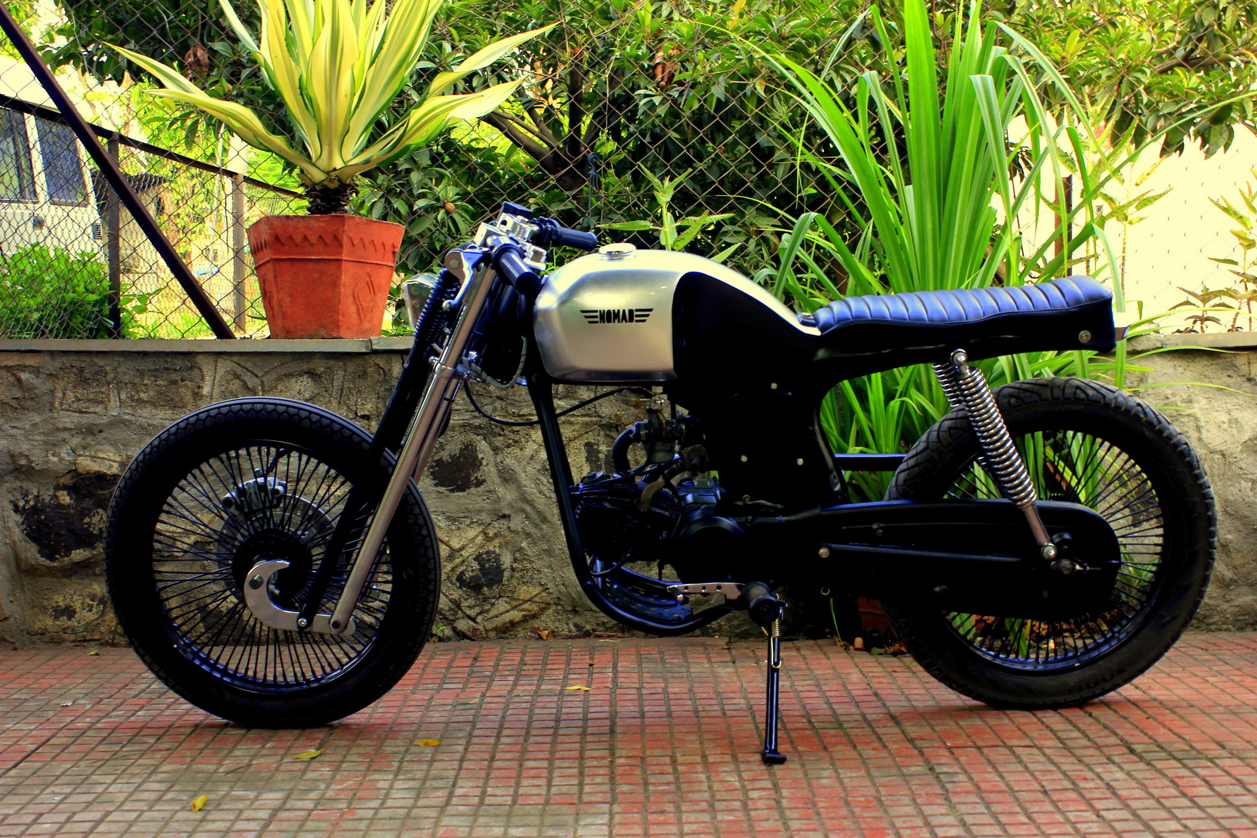 Wallpaper #82dECpMBSpphPi3-V9PH88 Super Strange Cafe Racer Hero Honda Cd1001 Custom Cafe Racer Bobber