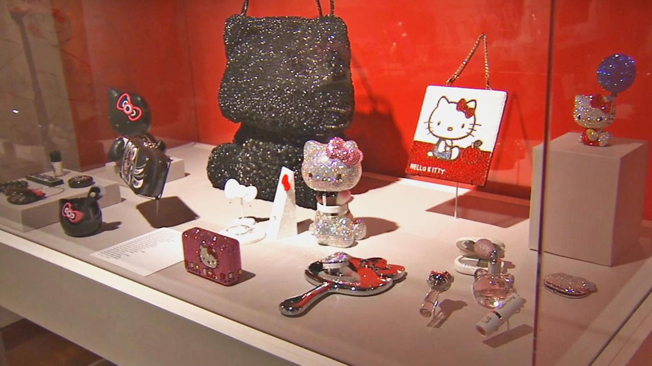 Wallpaper #DLih2JIBJvJKYCmERemF172 Hello Kitty Exhibit a Peek Inside Abc7com