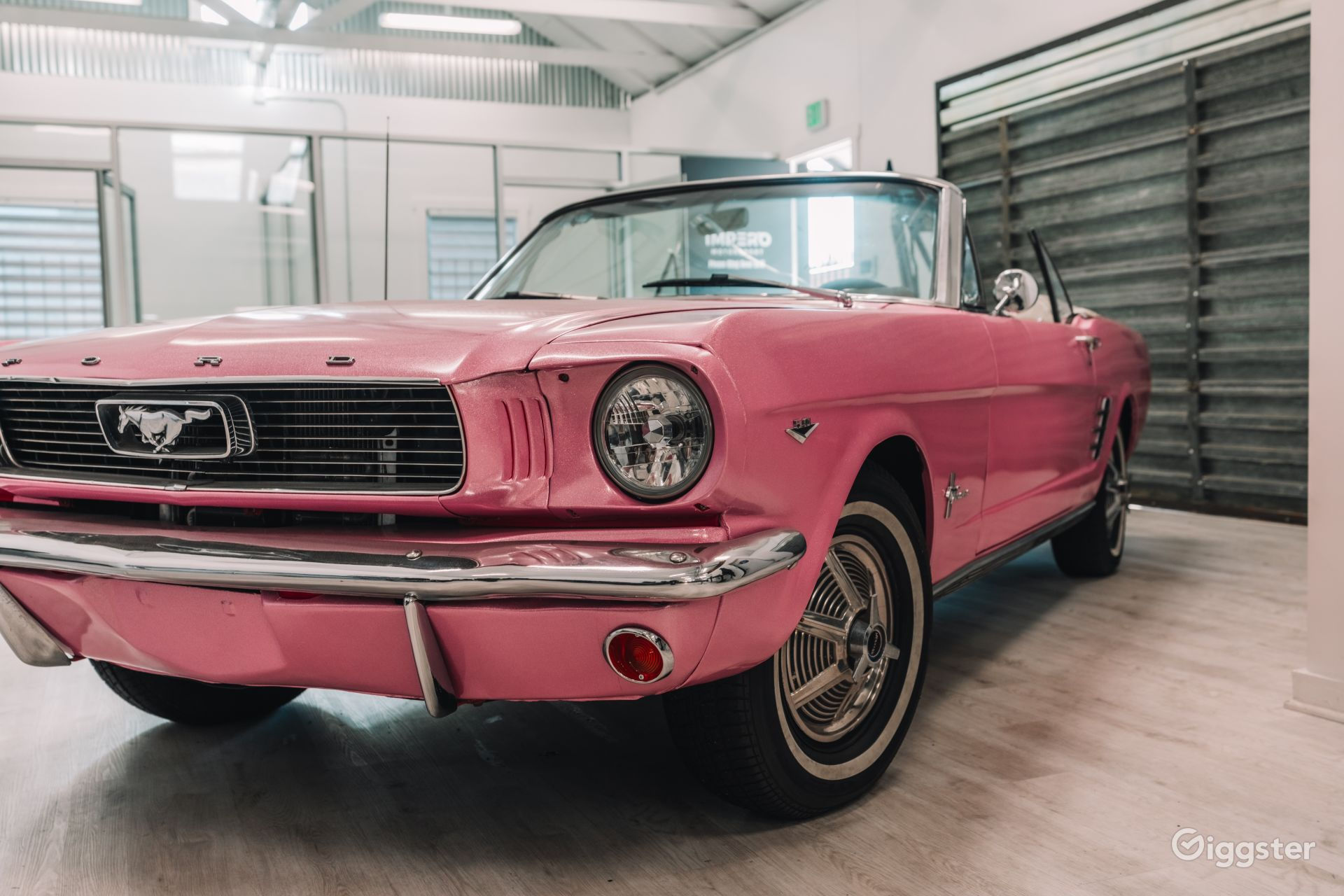 Wallpaper #u2fS65IBSpphPi3-JE6v45 Classic California Mustang Convertible Pink Exterior with White