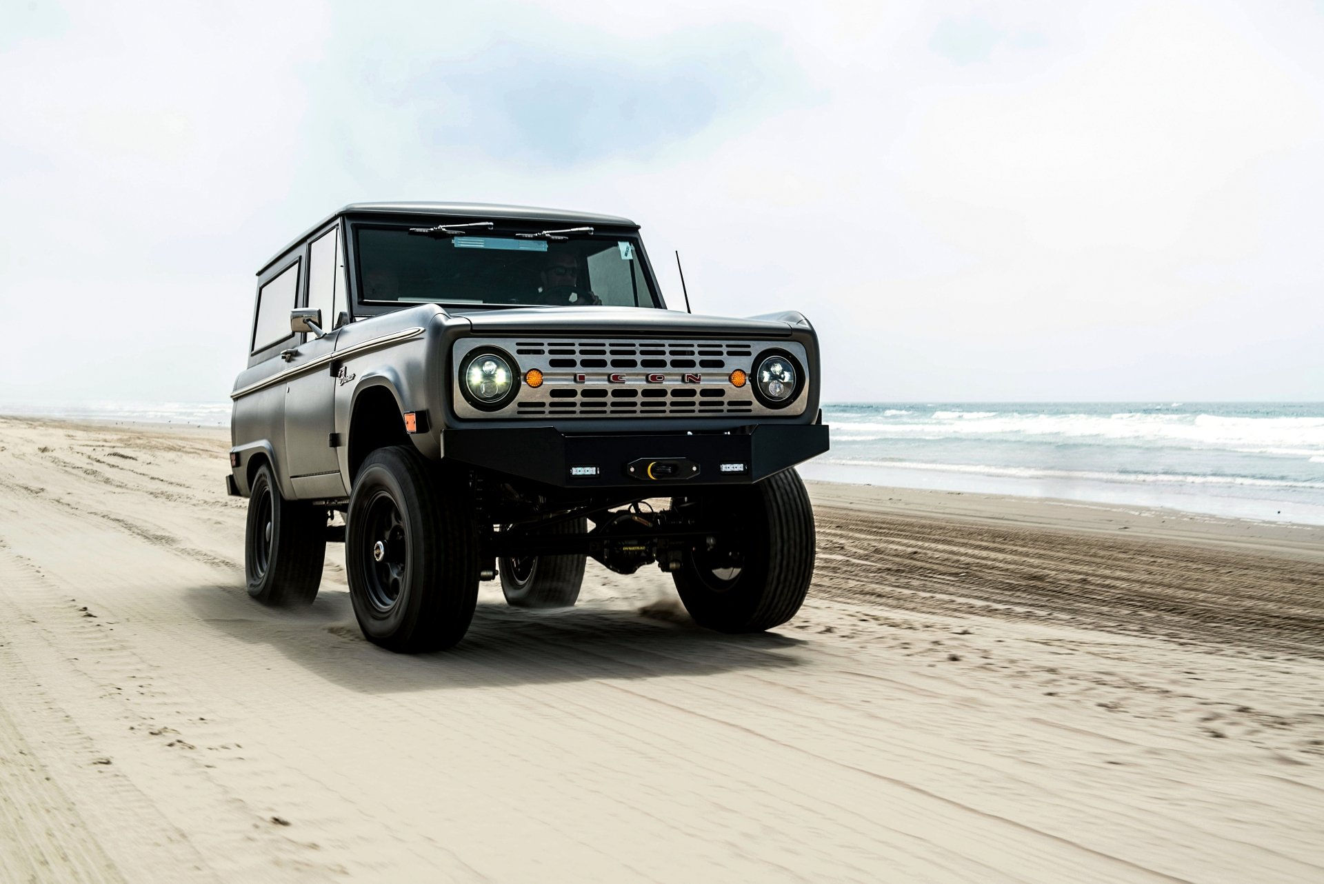 Wallpaper #WmfpA5MBSpphPi3-7rX5139 Download SUV Silver Car Car Ford Vehicle Ford Bronco 4K Ultra HD Wallpaper