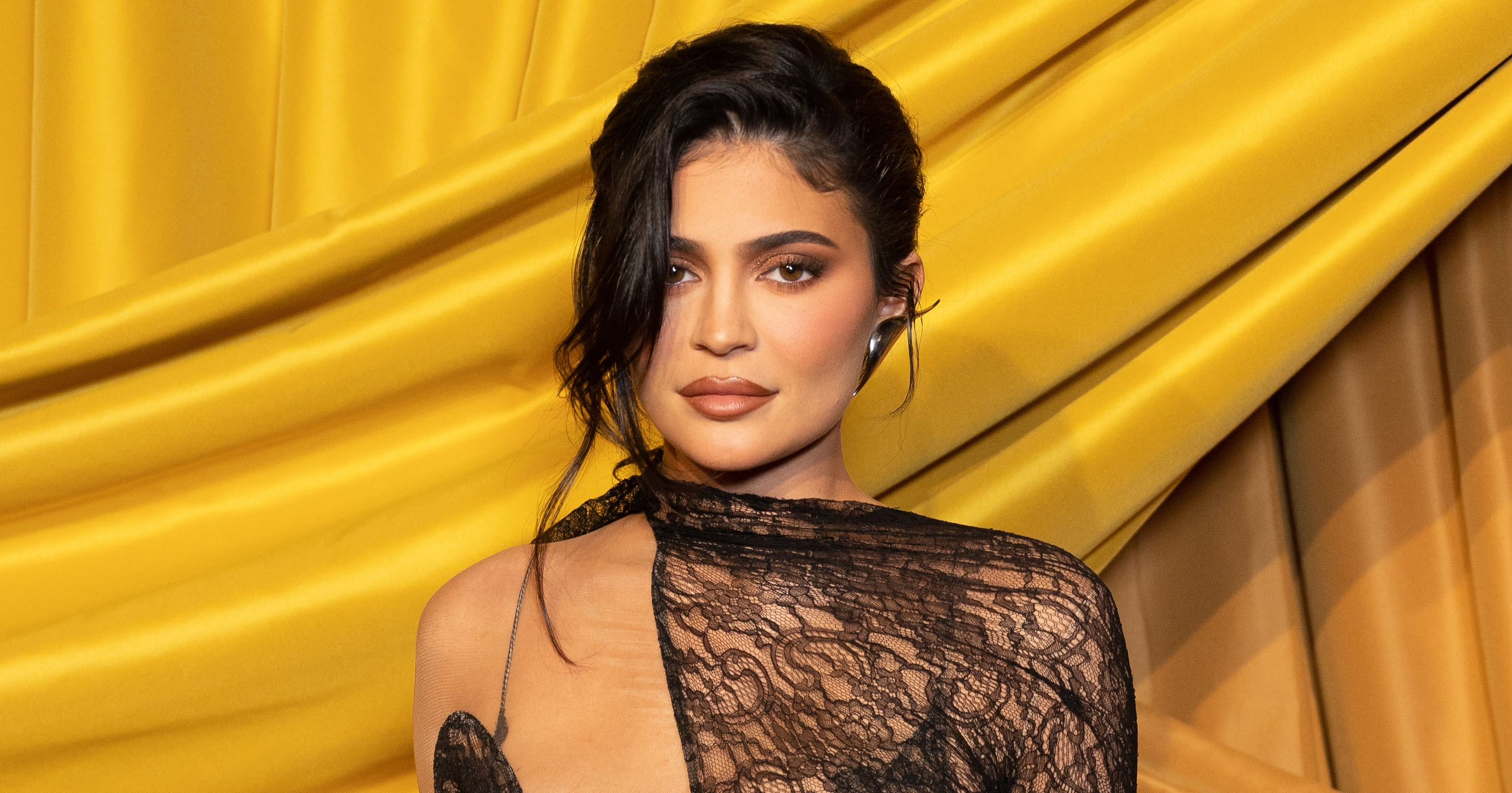 Wallpaper #zWdqCZMBSpphPi3-2s_N301 Kylie Jenners Batman Halloween Costume on Instagram Popsugar Fashion