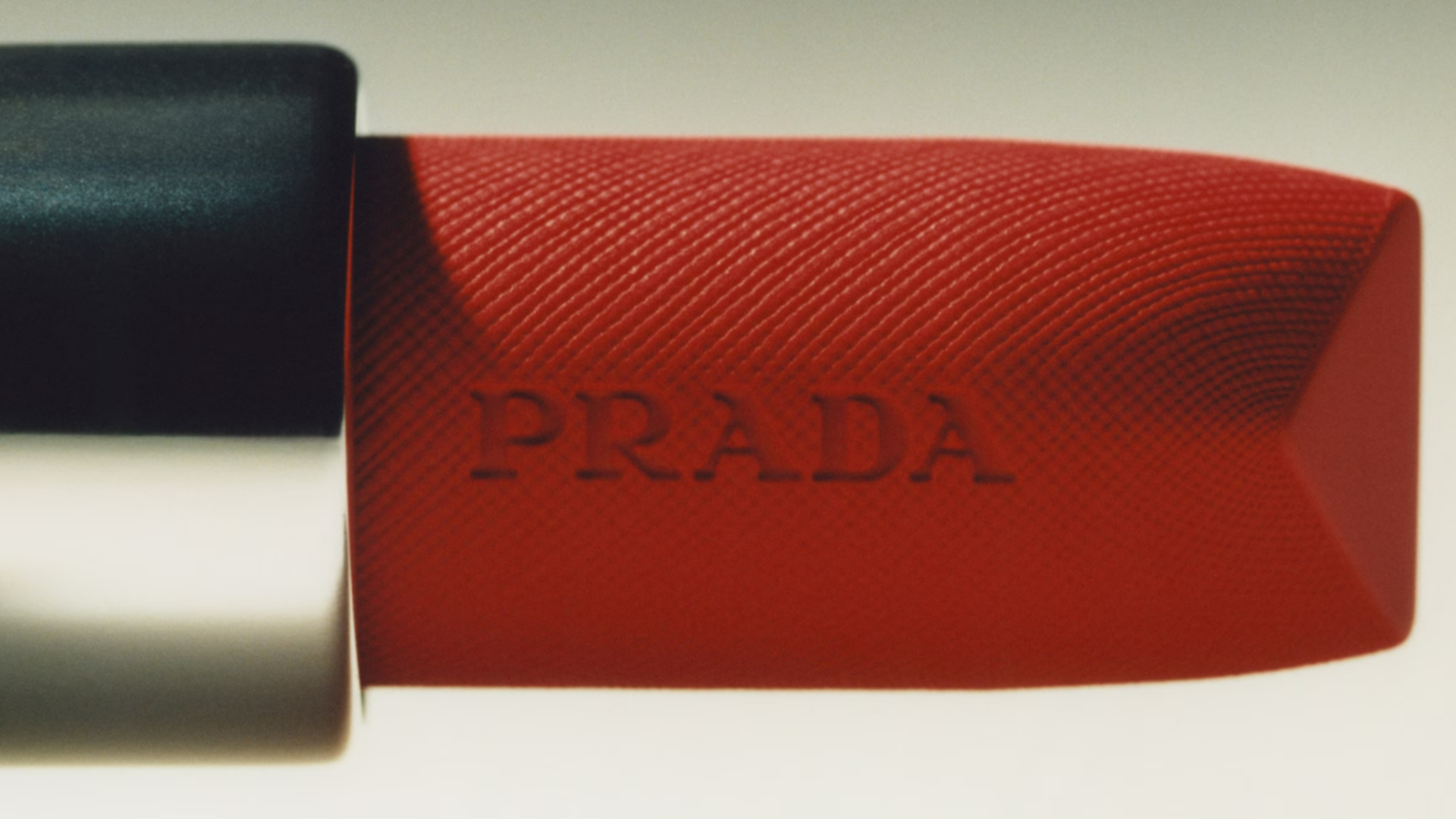 Wallpaper #hGcuDZMBSpphPi3-SeOZ318 Prada Bursts into in Beauty with a Linea of Make Up and Care of the Skin