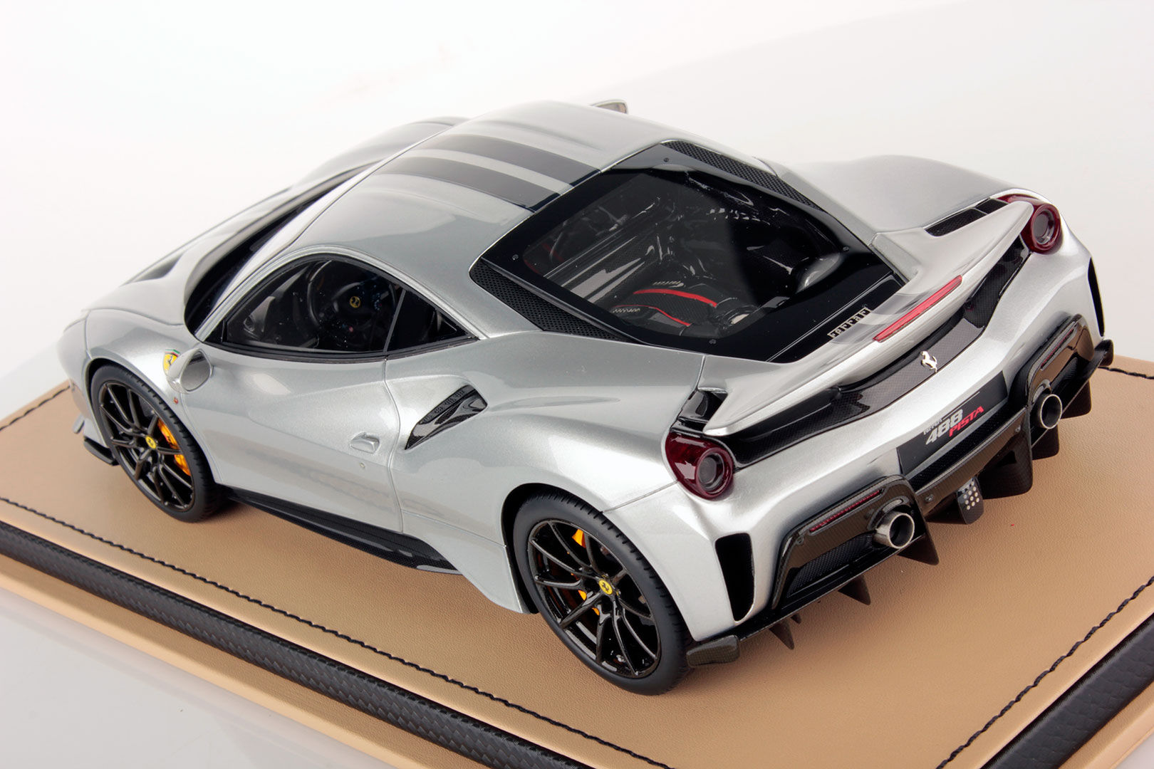Wallpaper #xnP3hY4BFI5NbQksIB5m16 Ferrari 488 Pista 118 Mr Collection Models