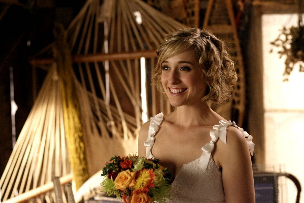 Wallpaper #JWen7ZIBSpphPi3-n1mk362 Allison Mack Photos TV Series Posters and Cast