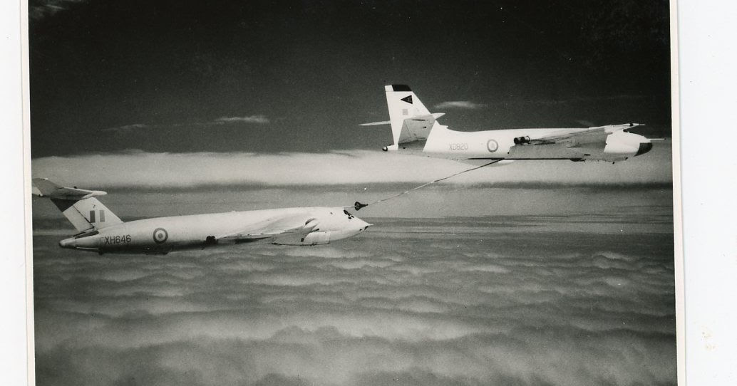 Wallpaper #35yD4ZIBZHQxiYar9Lt0258 Jet Prop by Falkeeins Vickers Valiant Xd 820 Refuelling Handley Page