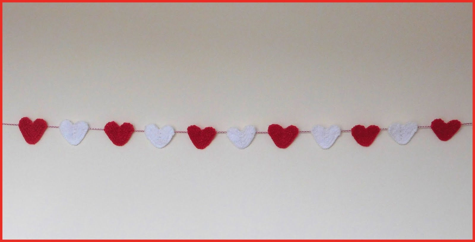 Wallpaper #HGdy7ZIBSpphPi3-_1jy244 Mariannas Lazy Daisy Days Knitted Hearts and Flowers Bunting