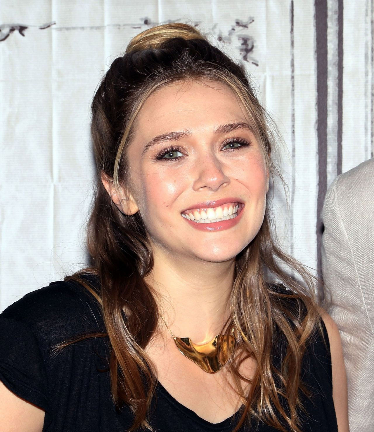 Wallpaper #Ip2fZpcBkAG5jTCHhLOH180 Elizabeth Olsen Aol Build Speaker Series Presents Captain America