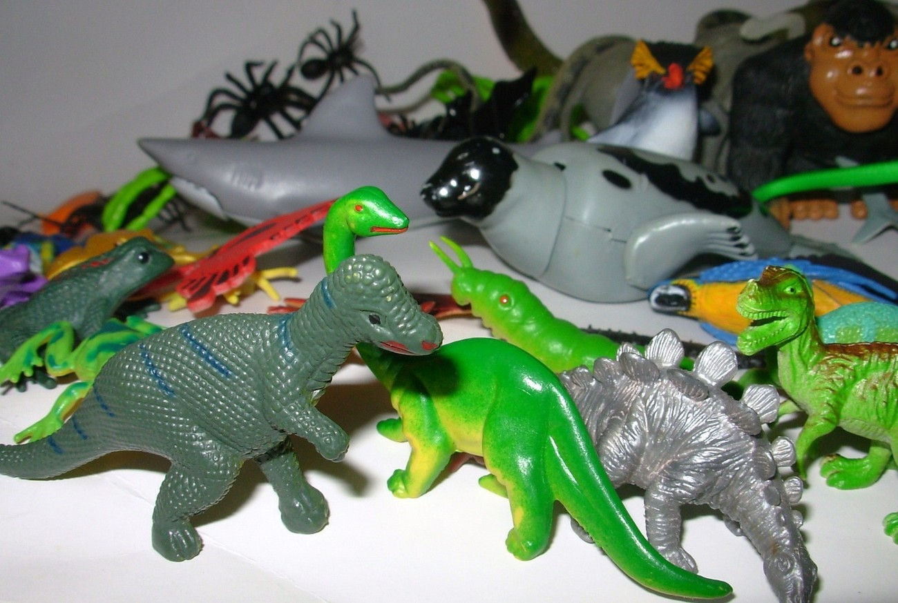 Wallpaper #HfQqOpMBKFX8bn3rhHgw255 Plastic Rubber Animals Lot Toys Dinosaurs Bugs Snakes Frogs Sharks