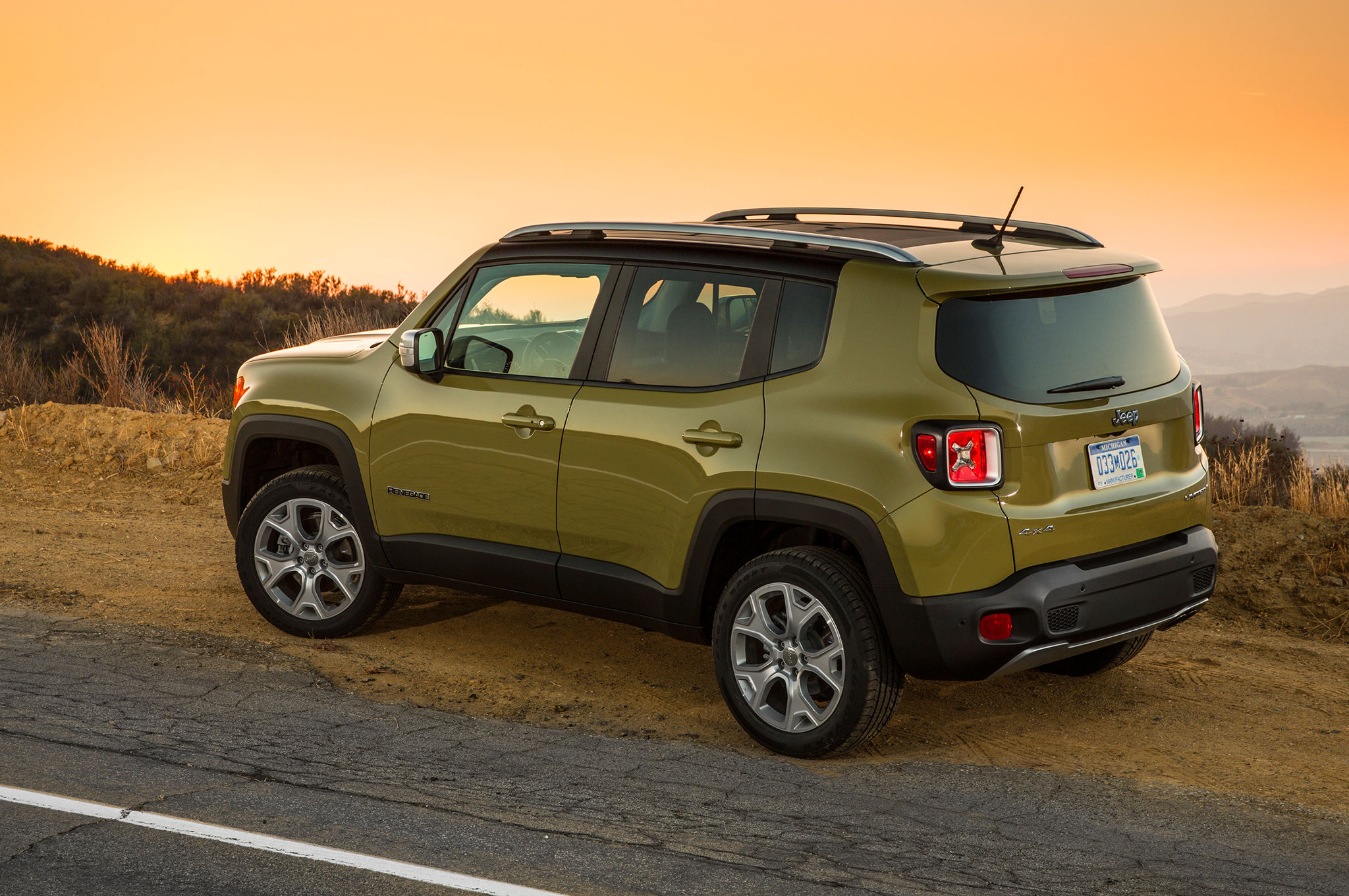Wallpaper #TWhEFZMBSpphPi3-FQc365 2015 Jeep Renegade Build Your Own Feature Goes Online