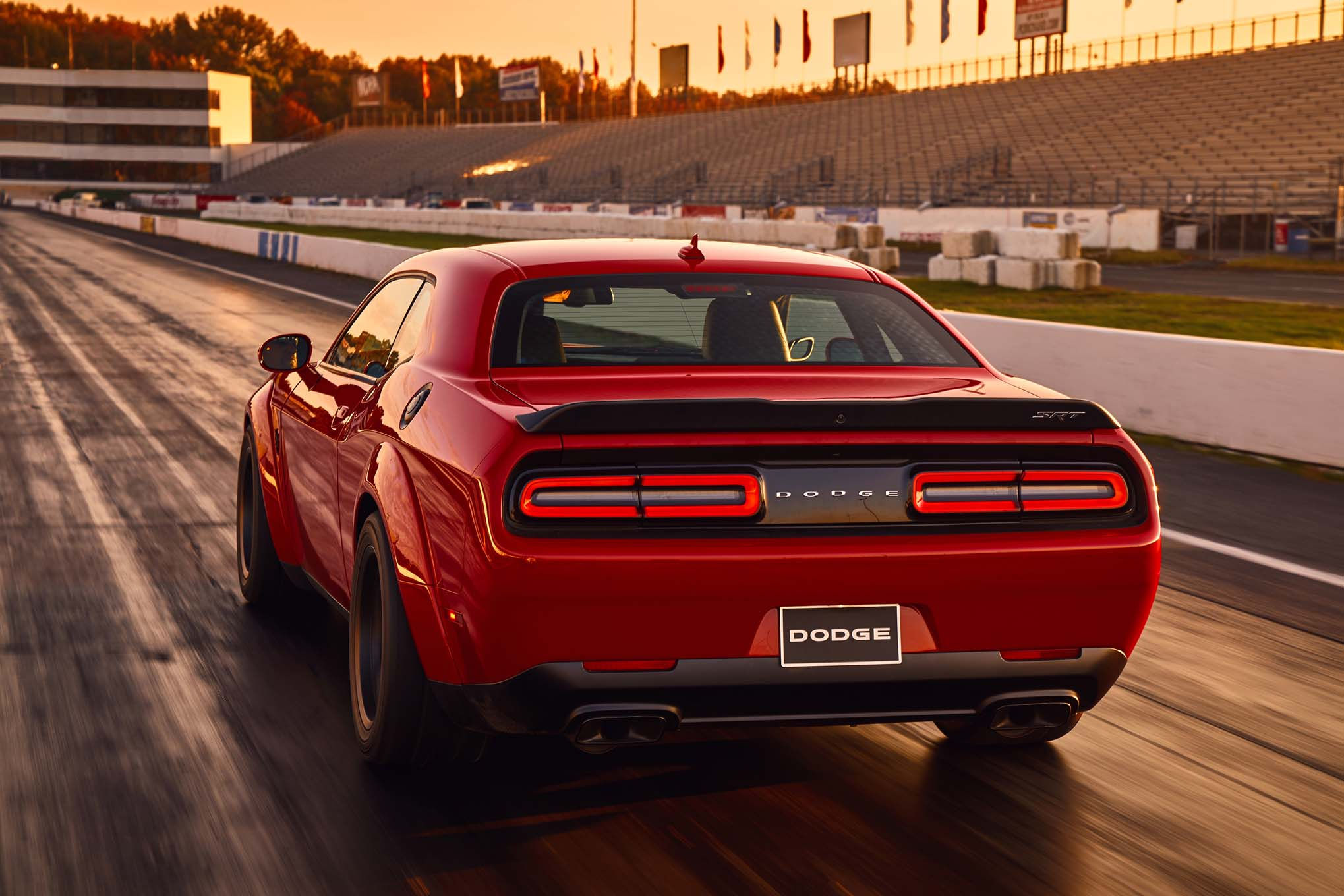 Wallpaper #Q__mZ5MB3lSXT3zU1ONB6 2018 Dodge Challenger Srt Demon Rear Three Quarter in Motion 02 Motor