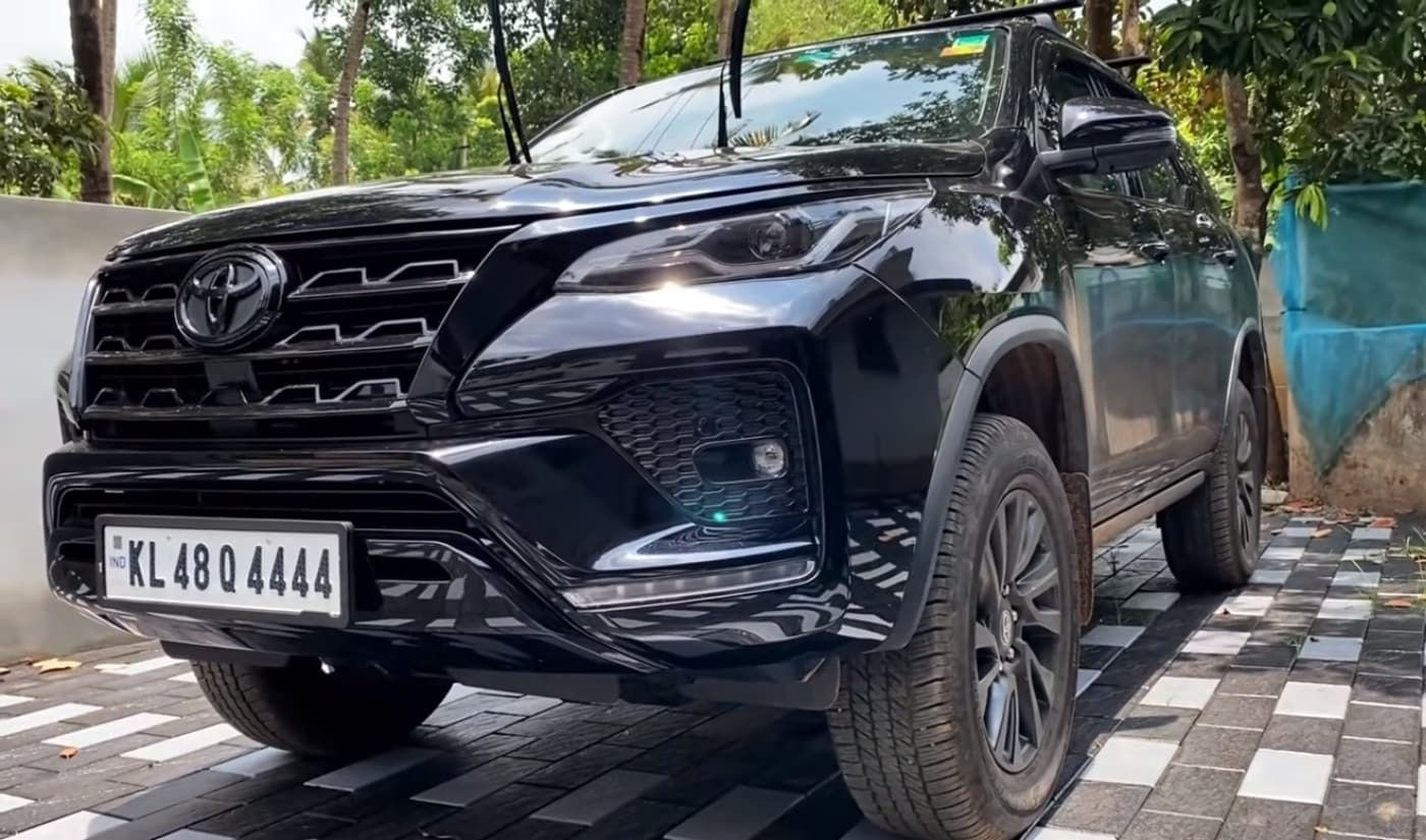 Wallpaper #xmfK55IBSpphPi3-yzmm168 Toyota Fortuner Black