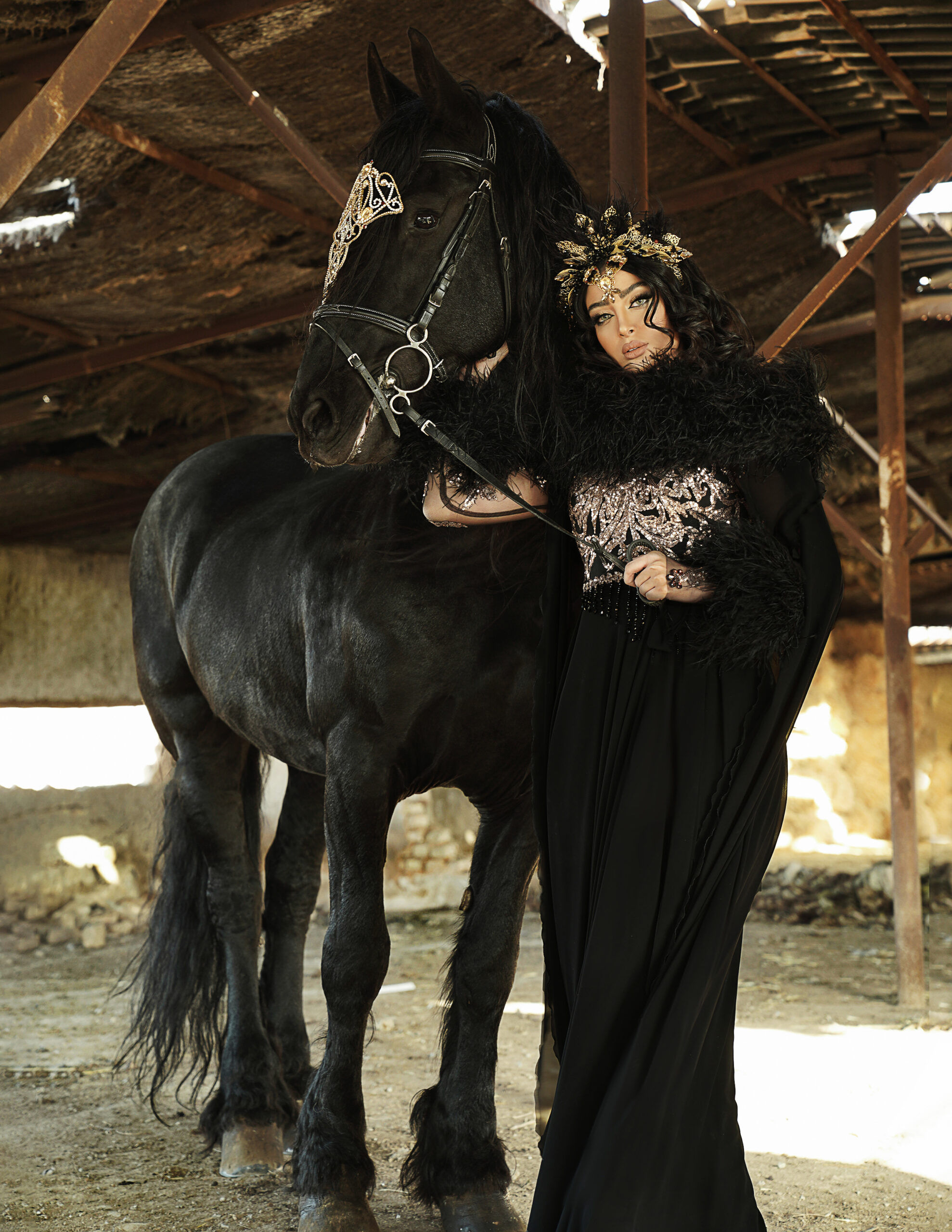 Wallpaper #CR2YLJMBlOZrFDOk0ssm19 Black Horse Photography Off Town Magazine Fashion and Lifestyle