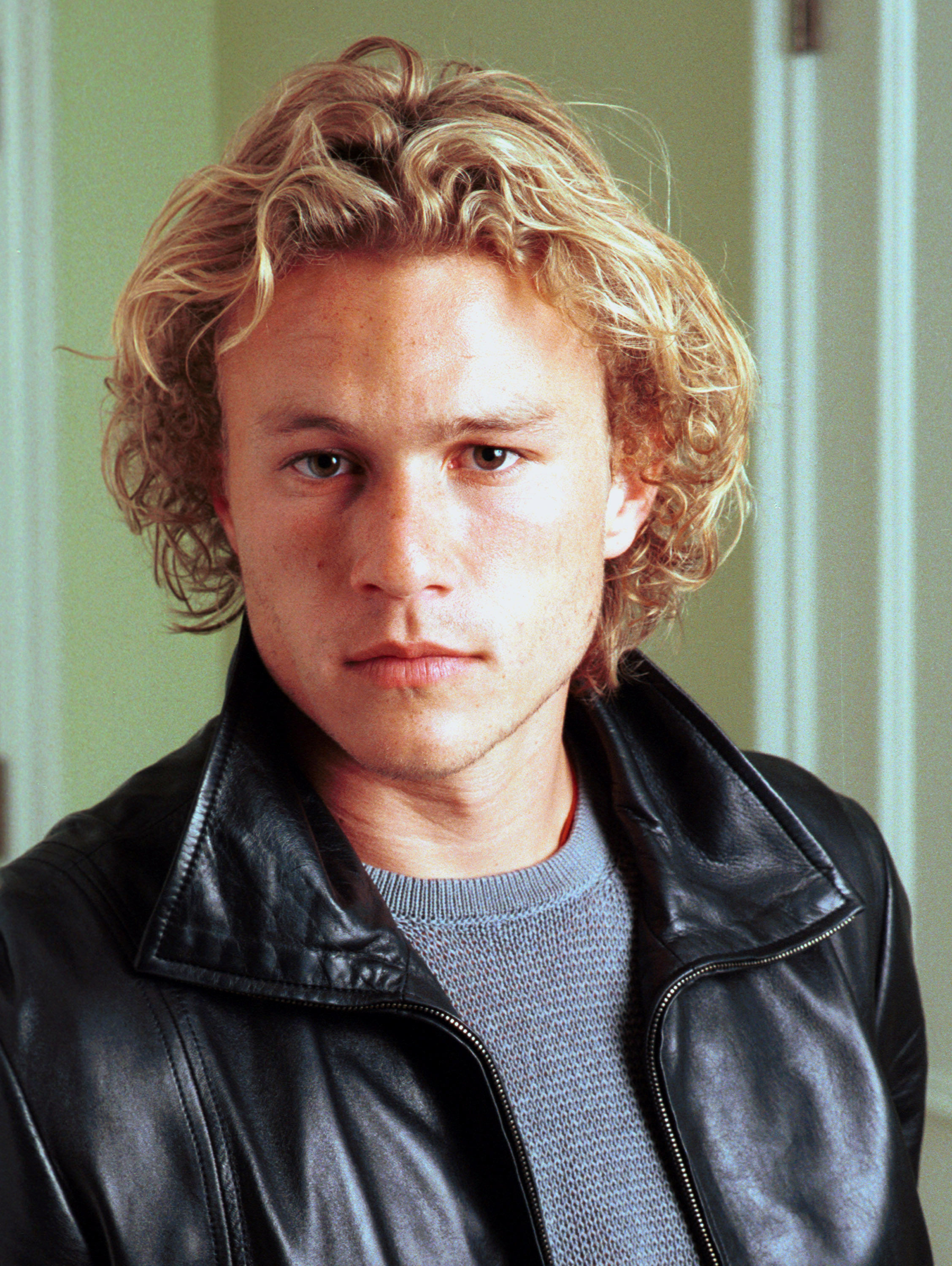 Wallpaper #9HfcJZMB-pgBXx60v588222 Young Heath Ledger Photos to Fuel Your 90s Nostalgia Young Heath