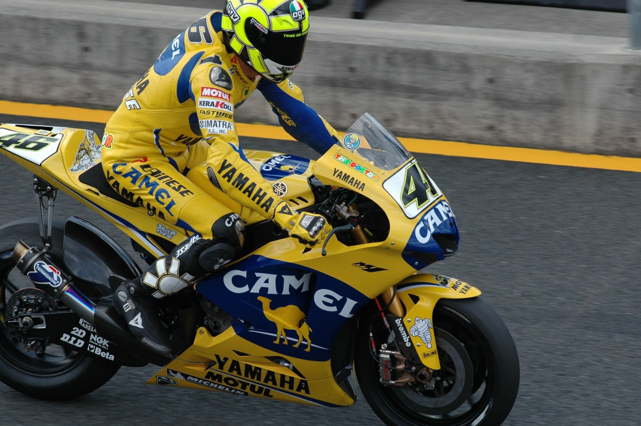Wallpaper #YGhHGpMBSpphPi3-RRtG346 Valentino Rossi Camel Yamaha Yzr M1 a Photo on Flickriver