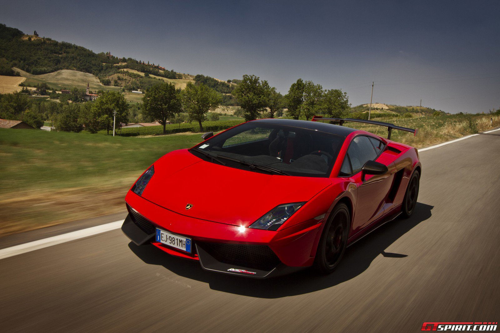 Wallpaper #3RmYFI8BtGB6xQ78fGh843 Red Lamborghini Murcielago on the Road Hohomiche