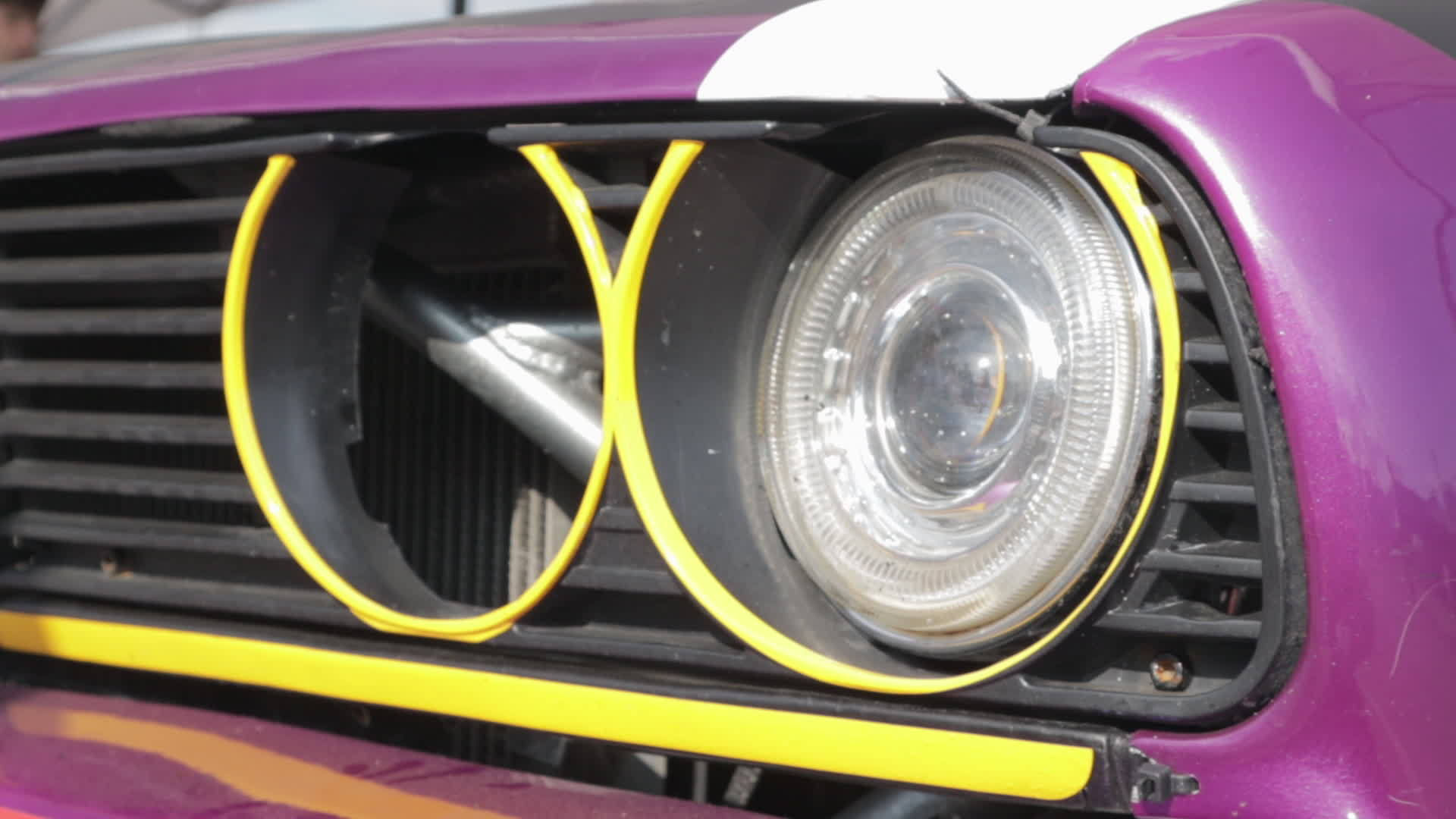 Wallpaper #VWc8_5IBSpphPi3--KI578 Front Round Headlights Close Up Video Clip of an Old Drift Car Ready