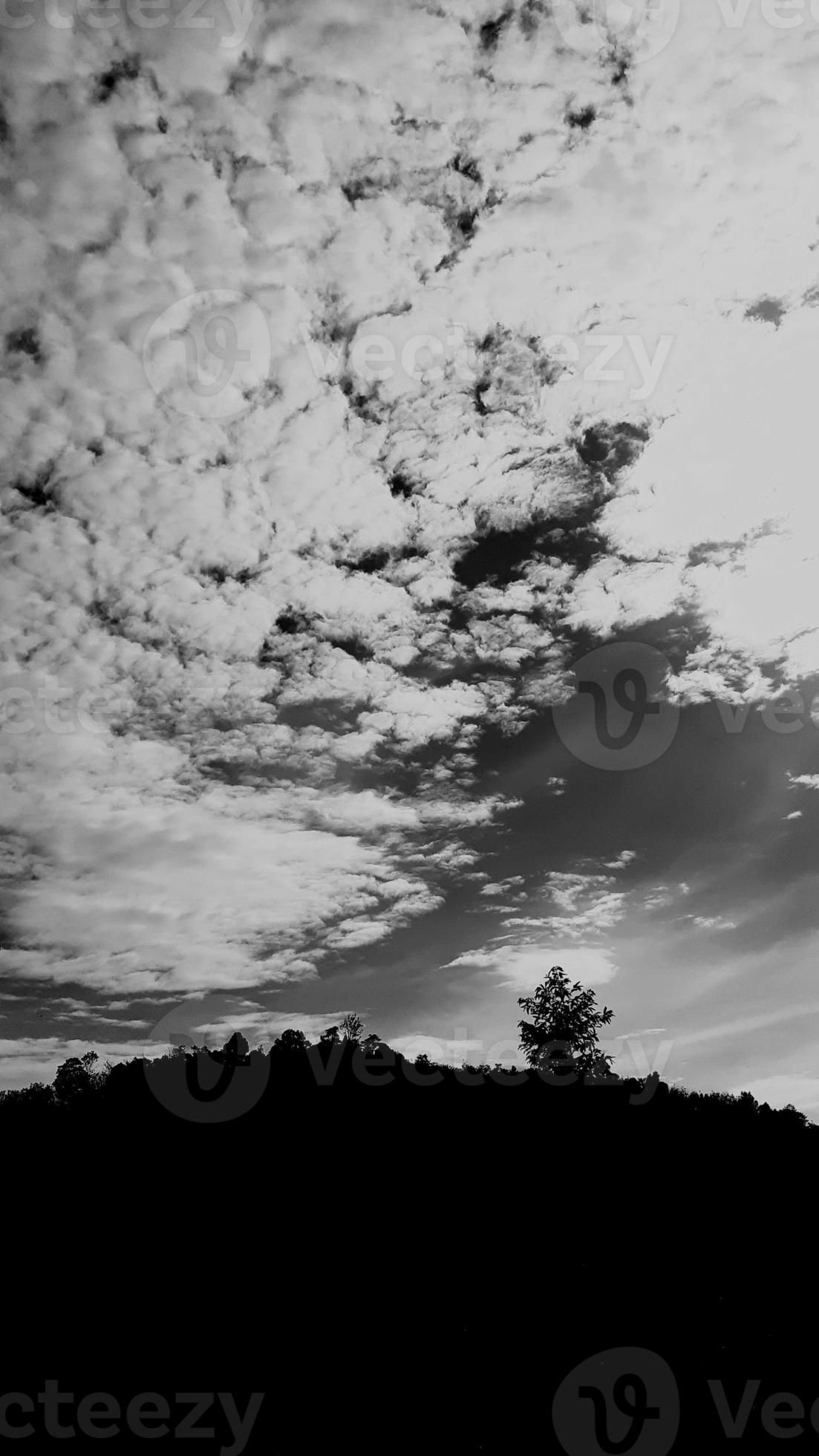Wallpaper #Eu9-TJMBMN-XEVvVbD7S278 Black White Picture Vertically Dark Sky White Cloud Above Top View