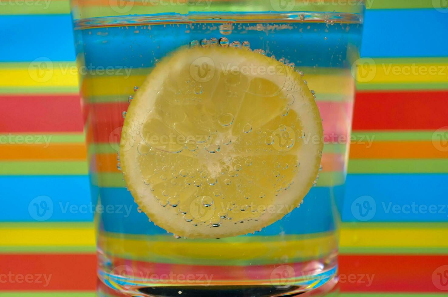 Wallpaper #4WcM6pIBSpphPi3-bkQ11 Lemonade Fizzy Drink in a Clear Glass with Colorful Background Showing