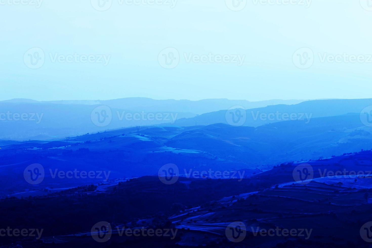 Wallpaper #x--qS5MBMN-XEVvVnztn186 Layers of Mountain Ranges Stacked in Blue Silhouette Aerial