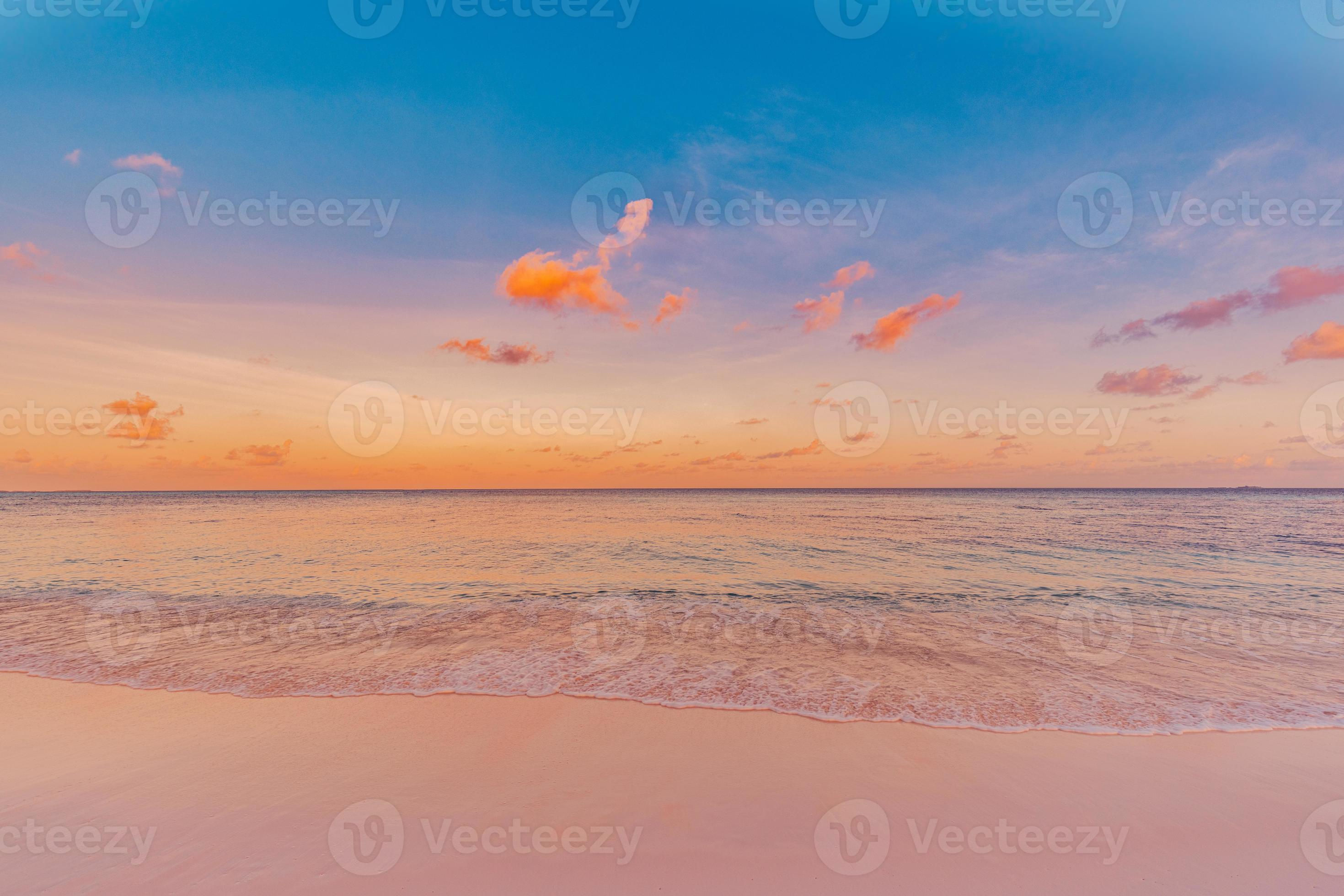 Wallpaper #sf-6aJMB3lSXT3zUDuTM215 Fantastic Closeup View of Calm Sea Water Waves with Orange Sunrise