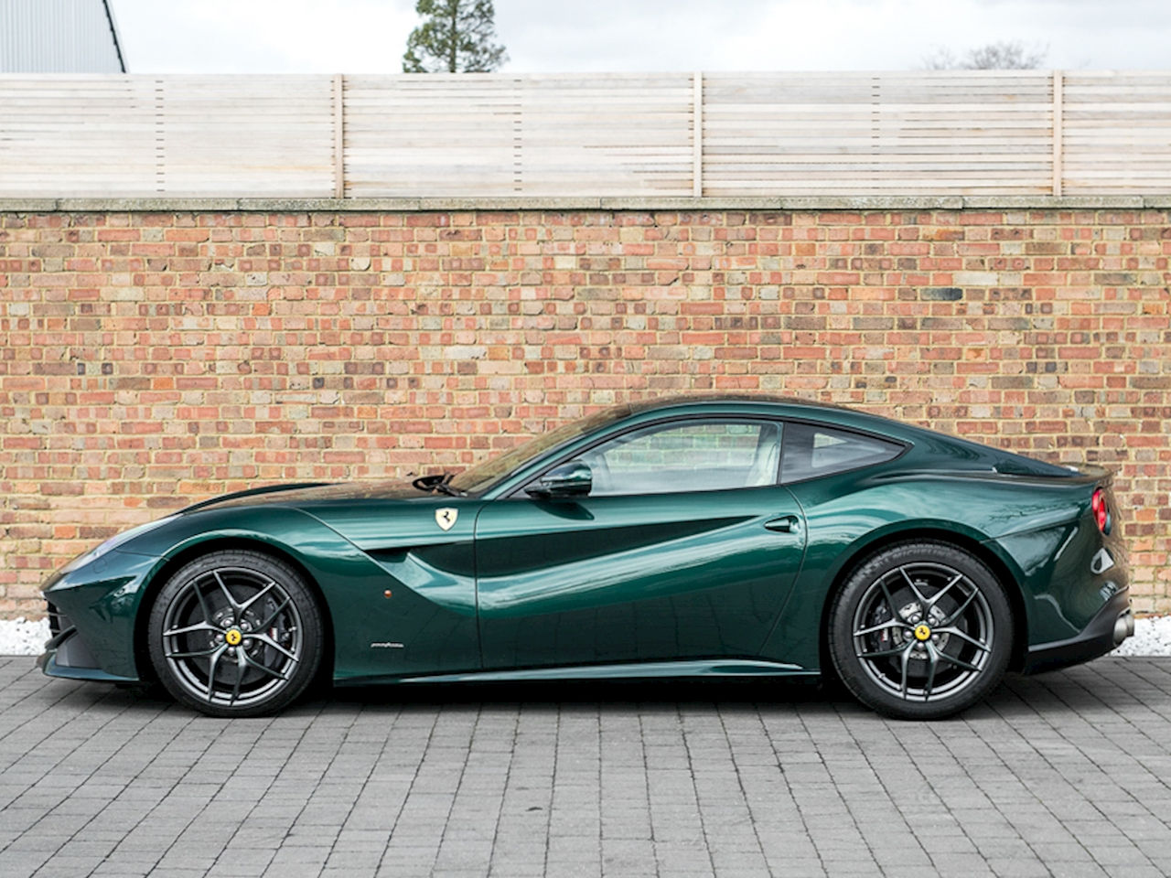 Wallpaper #7RksJI8BtGB6xQ78QIRl46 2015 Used Ferrari F12berlinetta Ab Verde Scuro