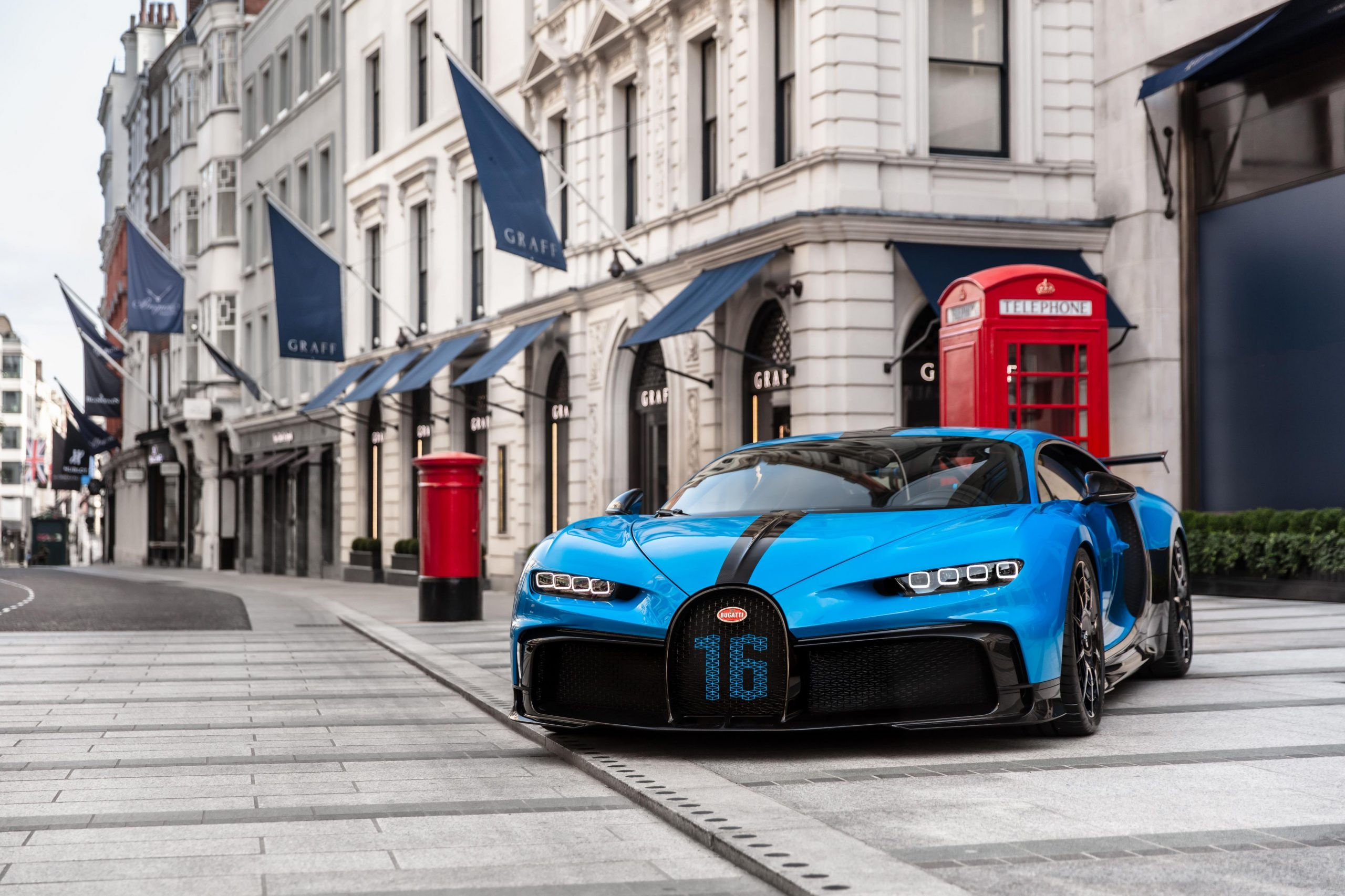 Wallpaper #L2e38ZIBSpphPi3-am2y347 Hr Owen Hosts Customer Previews of Ultra Exclusive Bugatti Chiron Pur
