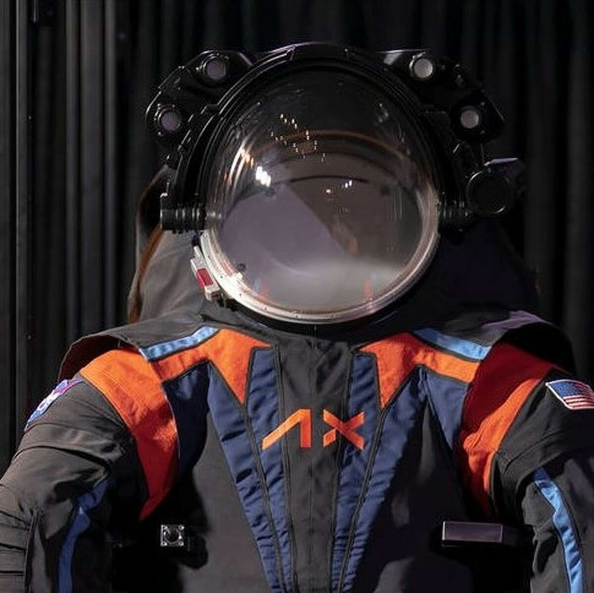 Wallpaper #e2eE_JIBSpphPi3-ZZiW246 Nasa Unveils New Artemis Iii Lunar Mission Spacesuit