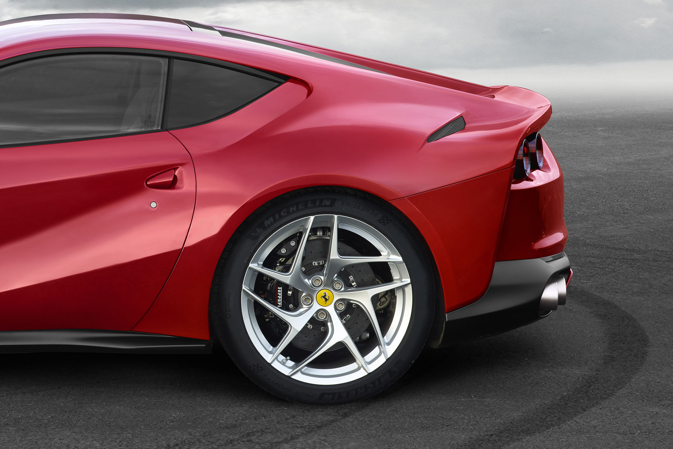 Wallpaper #jRnsI48BtGB6xQ78M4Q341 Ferrari 812 Superfast Nuova Era Pour Le V12 Avec 800 Ch in Berlinetta