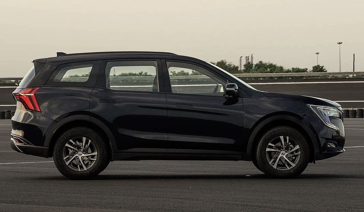 Wallpaper #GeqjVZMBlwTYPL18_Q4T219 Mid Size Suvs Isa Mada Saija SUV Ka Thhasa Bkara Na Sabka Harata Ma Dal