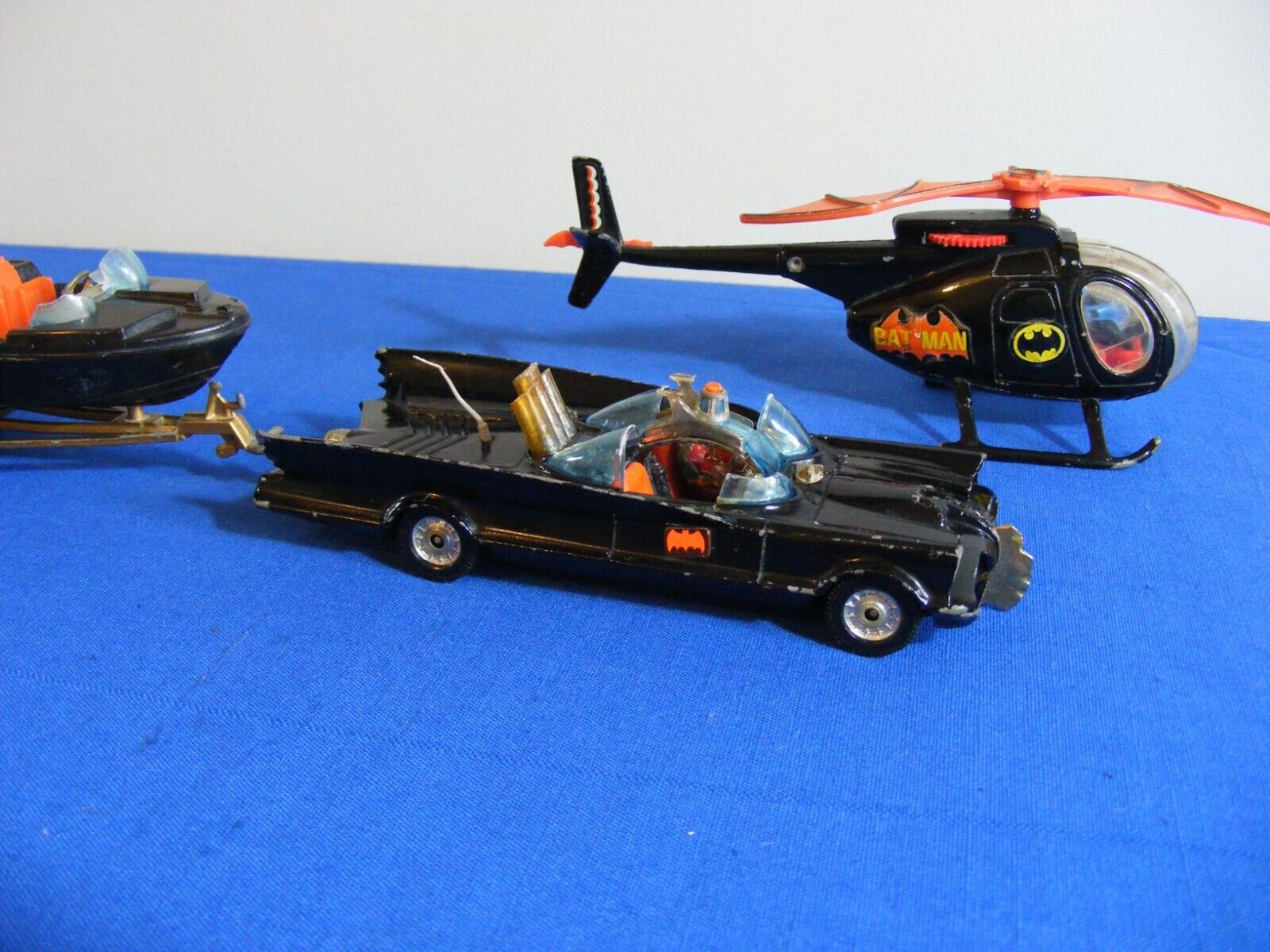 Wallpaper #74fzMZMBPAdmKxa2umJ6138 Corgi Batmobile Batboat Batcopter Boat Batman Helicopter eBay