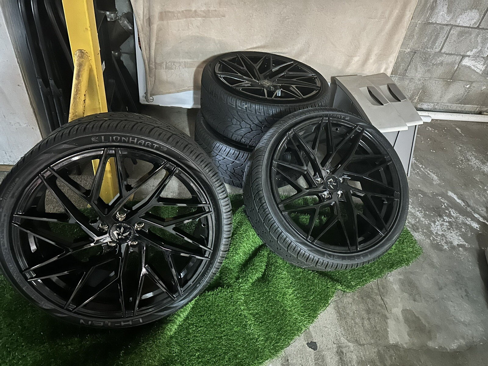 Wallpaper #Ih1TLZMBlOZrFDOkhdCF320 Custom 22 Inch Rims and Tires eBay