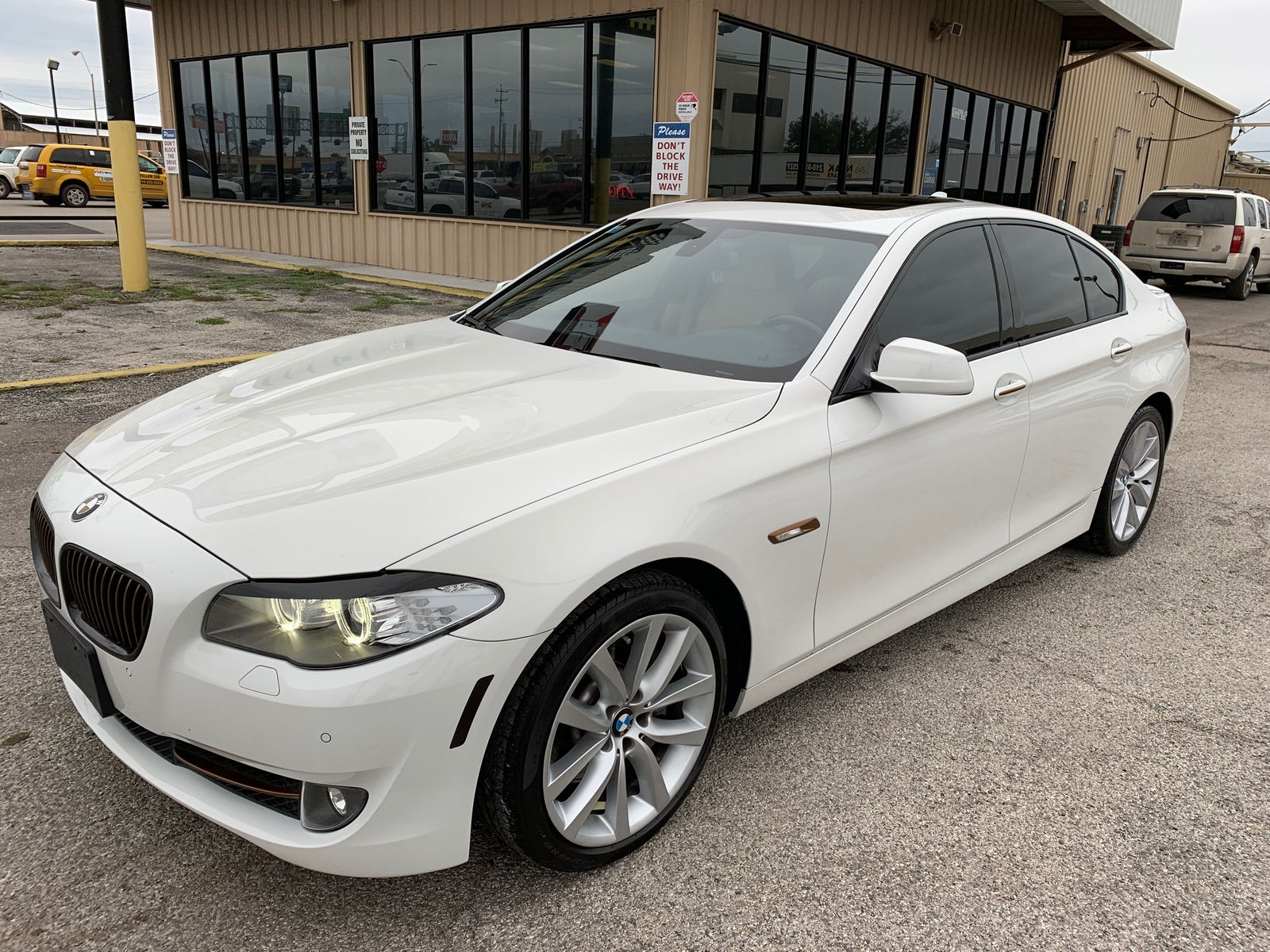 Wallpaper #_nMkgI4BFI5NbQksCxe114 White 2012bmw5 Series