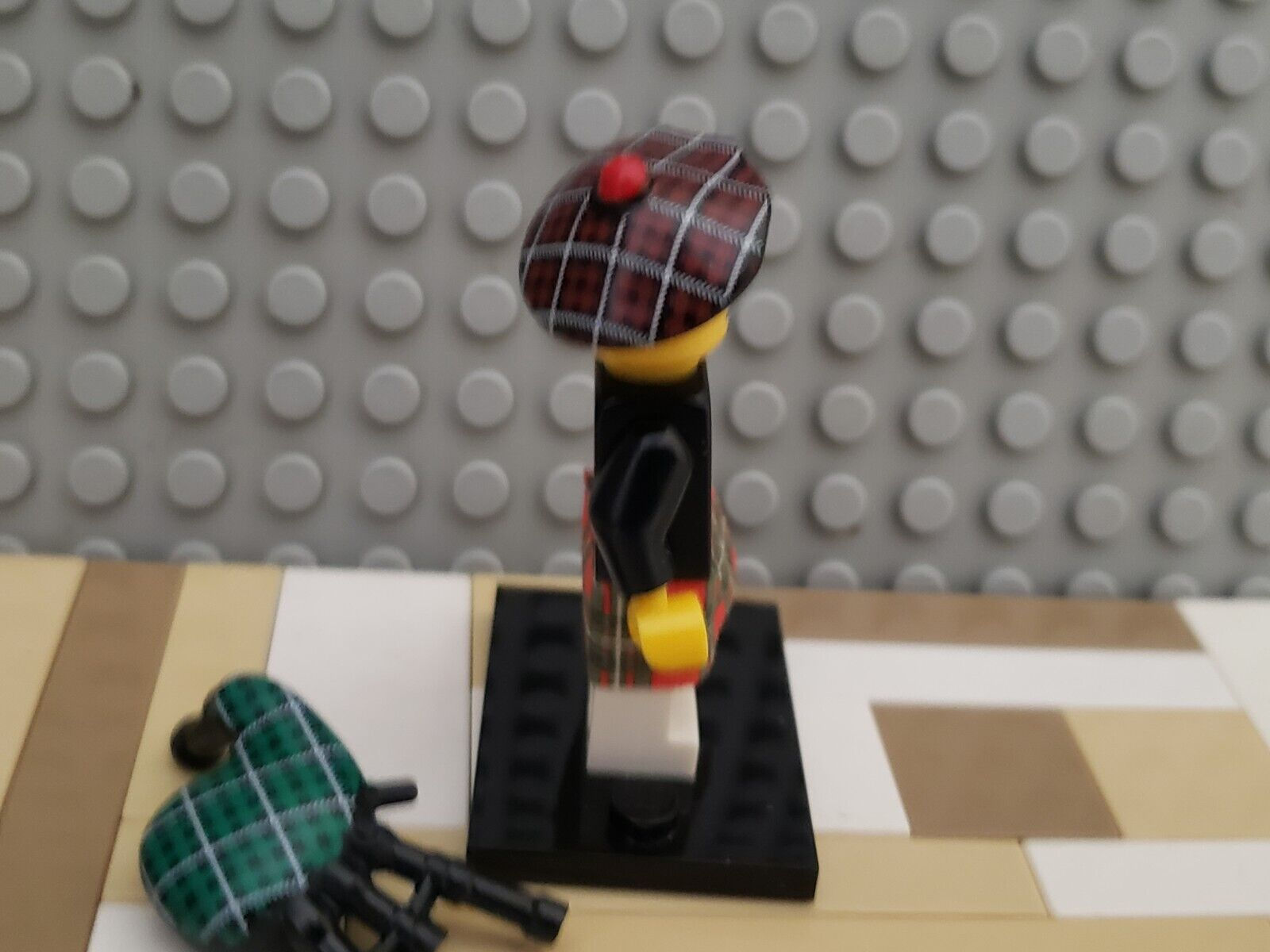 Wallpaper #VLgn2pIBJvJKYCmEXPAr324 Lego Scottish Bagpiper Minifigure W Bagpipes 8831 Collectible Series