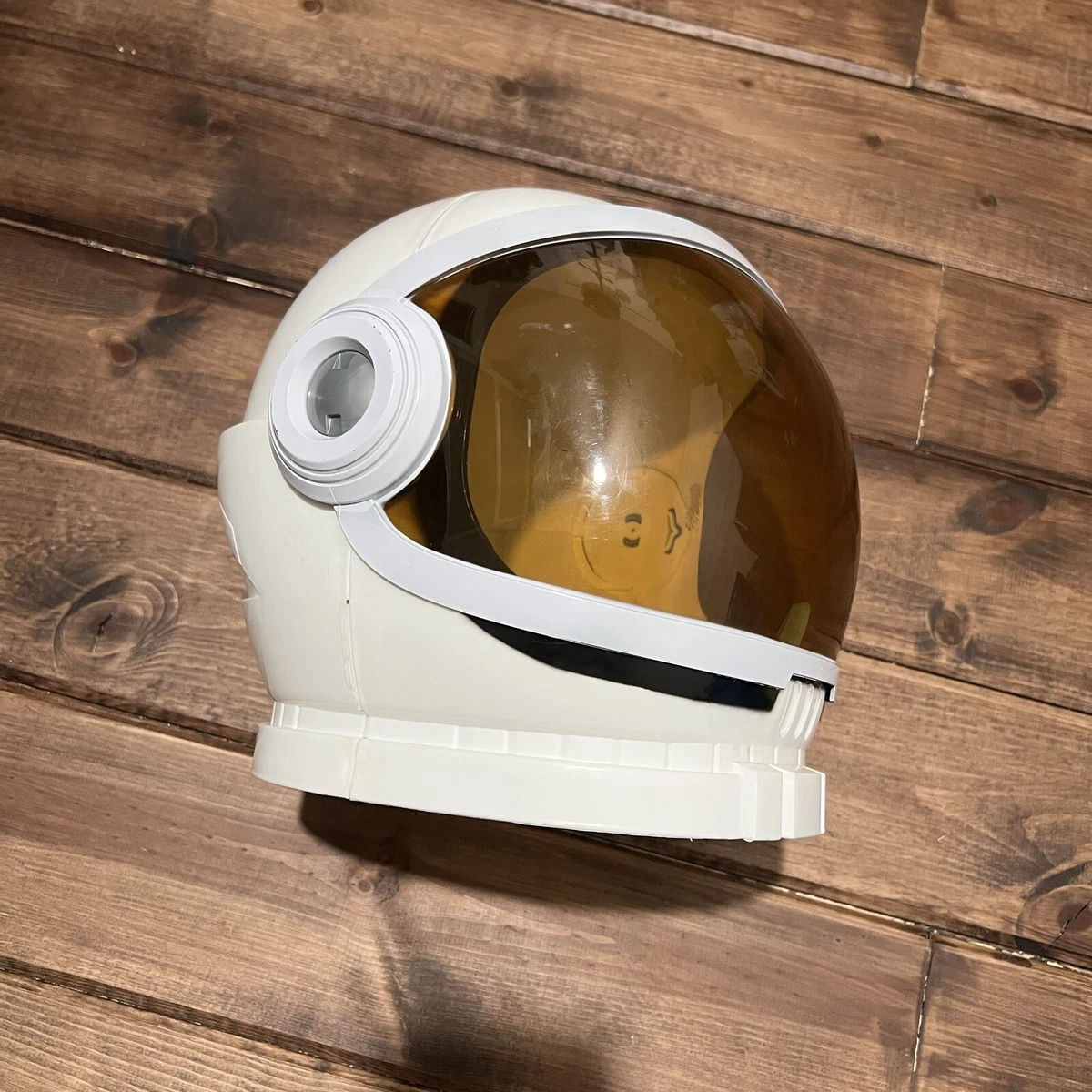Wallpaper #e2eE_JIBSpphPi3-ZZiW275 Astronauts Helmet from Nasa