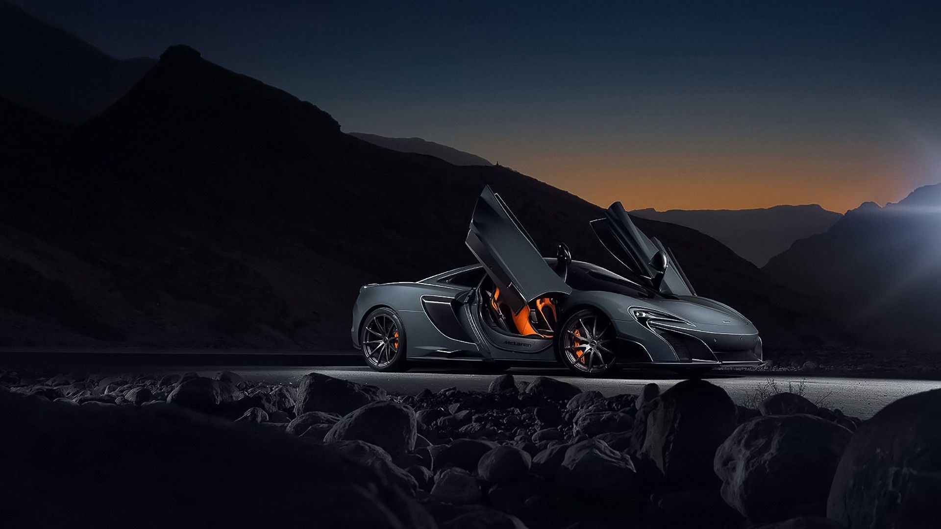 Wallpaper #0nP5hY4BFI5NbQksux4v4 A Mclaren 650s Parked on a Rocky Road at Night