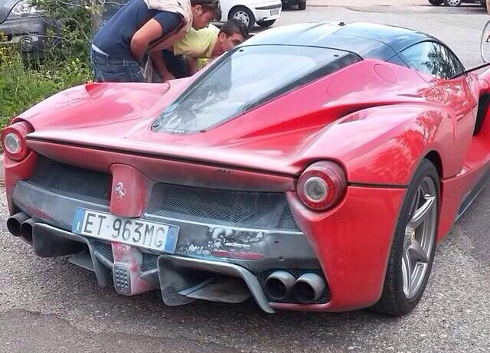 Wallpaper #dJ_uWZMBcUVgGJNourKr375 Did a Ferrari Laferrari Just Catch Fire